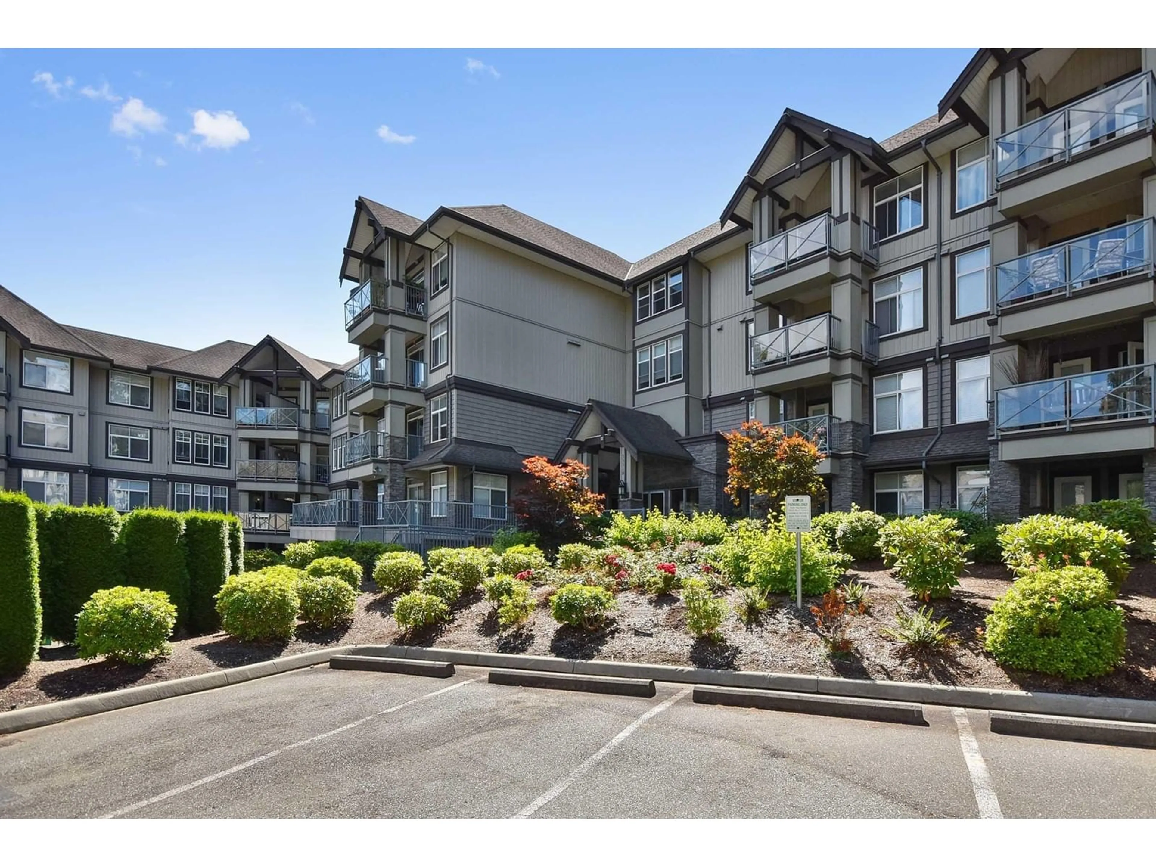 A pic from exterior of the house or condo, the front or back of building for 211 33318 E BOURQUIN CRESCENT, Abbotsford British Columbia V2S0A6