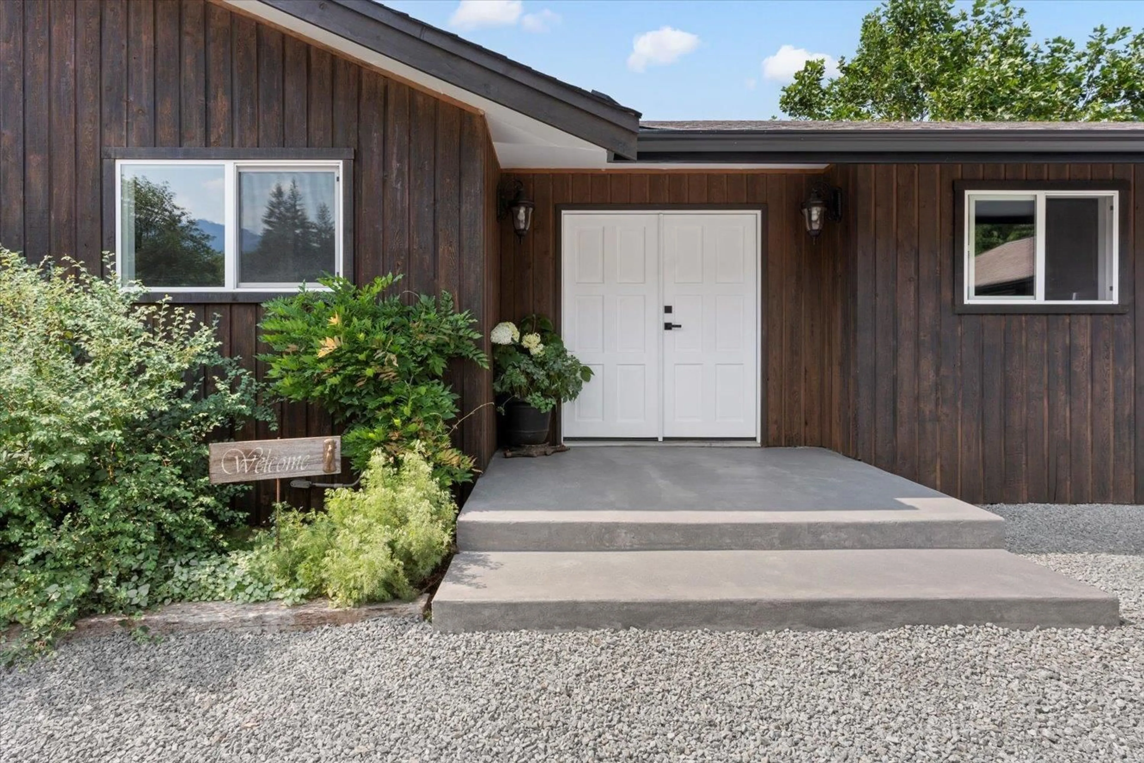 Home with vinyl exterior material for 49825 LARSEN ROAD, Chilliwack British Columbia V4Z1G2