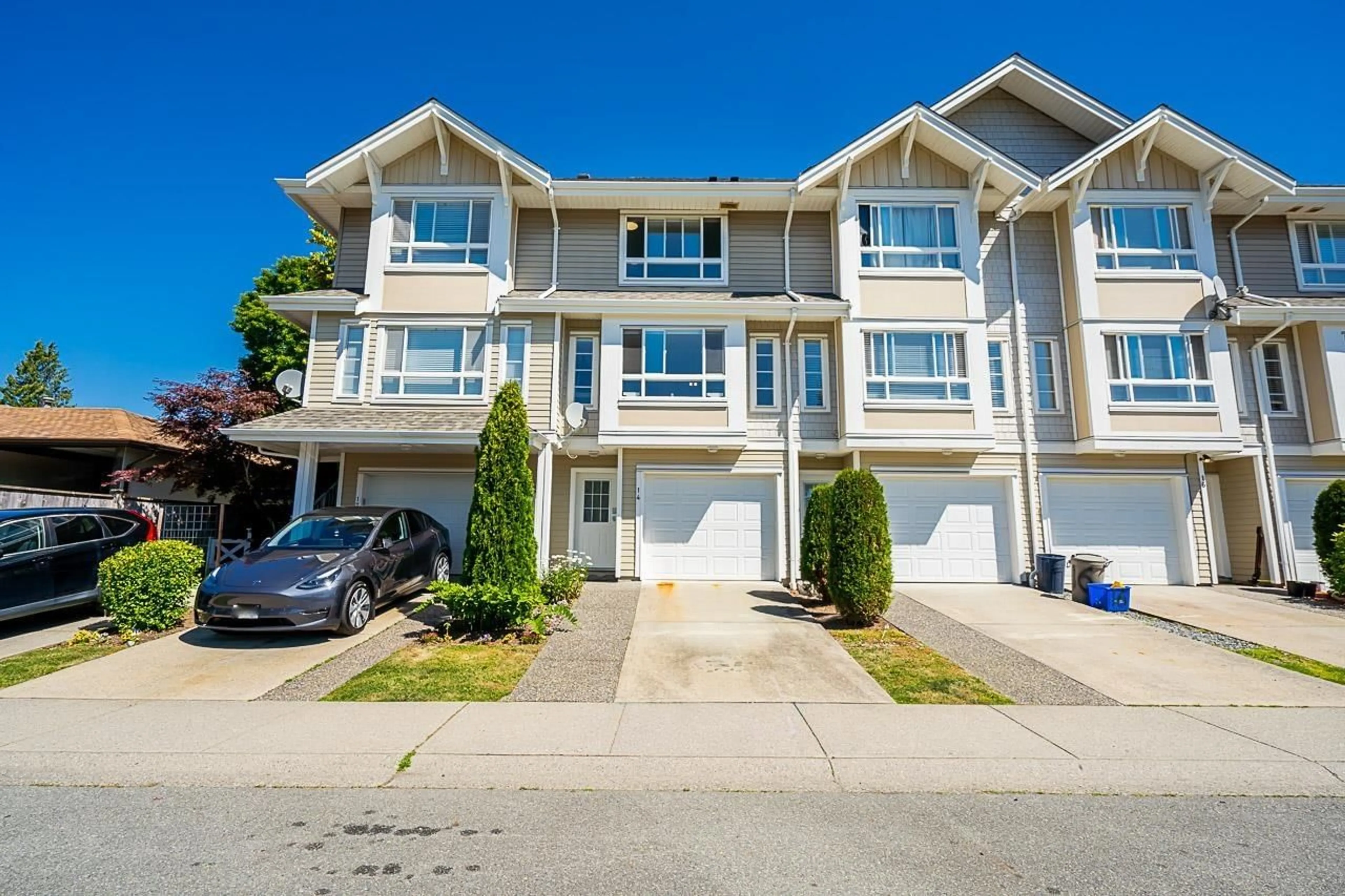 A pic from exterior of the house or condo, the front or back of building for 14 5255 201A STREET, Langley British Columbia V3A1S3