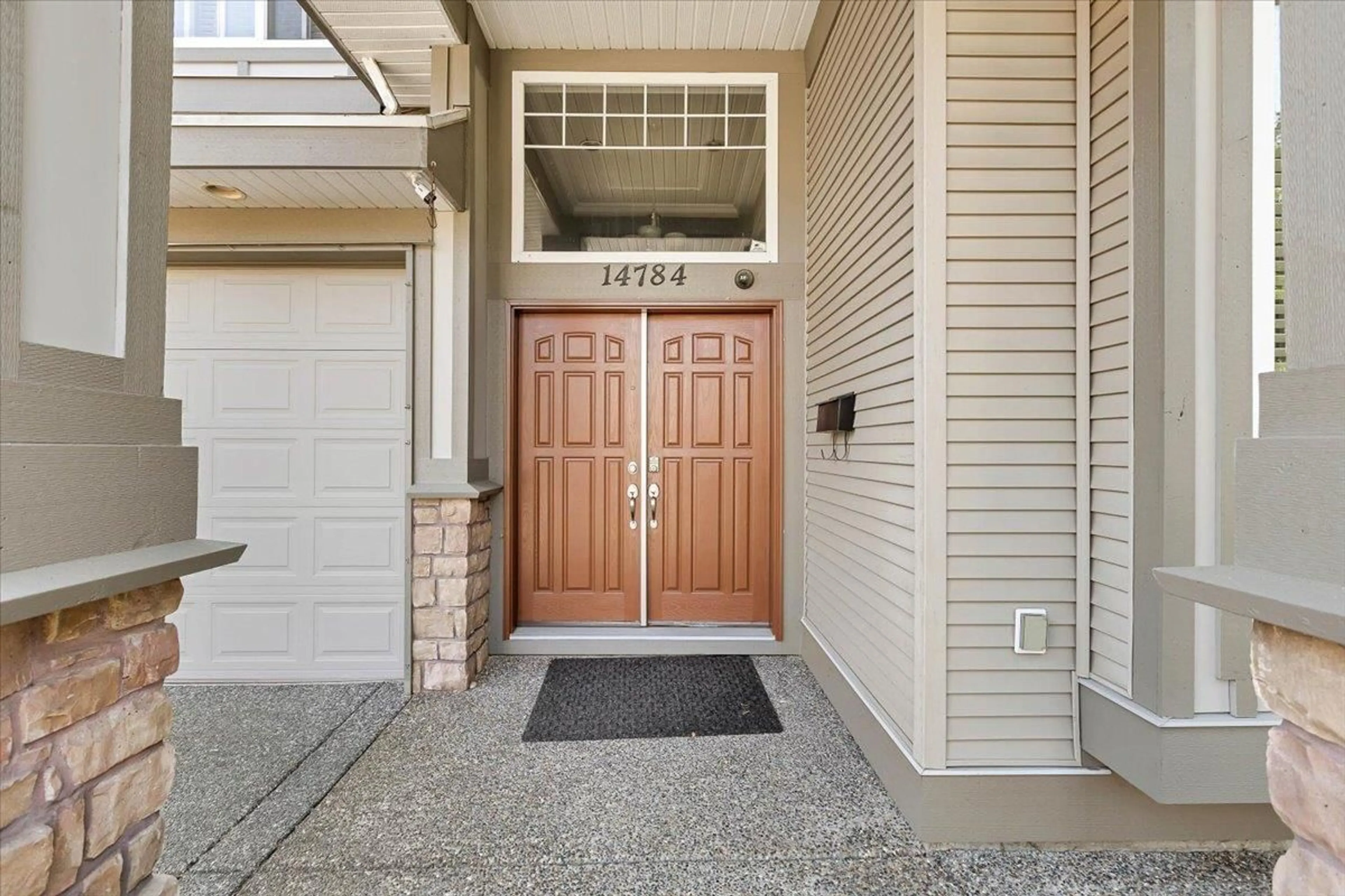 Indoor entryway for 14784 67A AVENUE, Surrey British Columbia V3S4P9