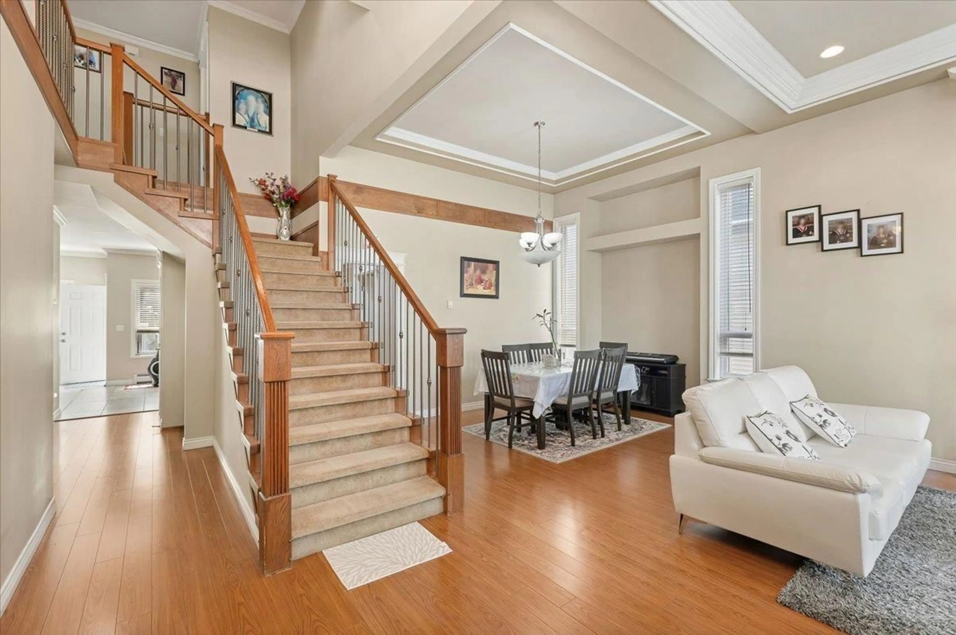 Indoor foyer for 14784 67A AVENUE, Surrey British Columbia V3S4P9