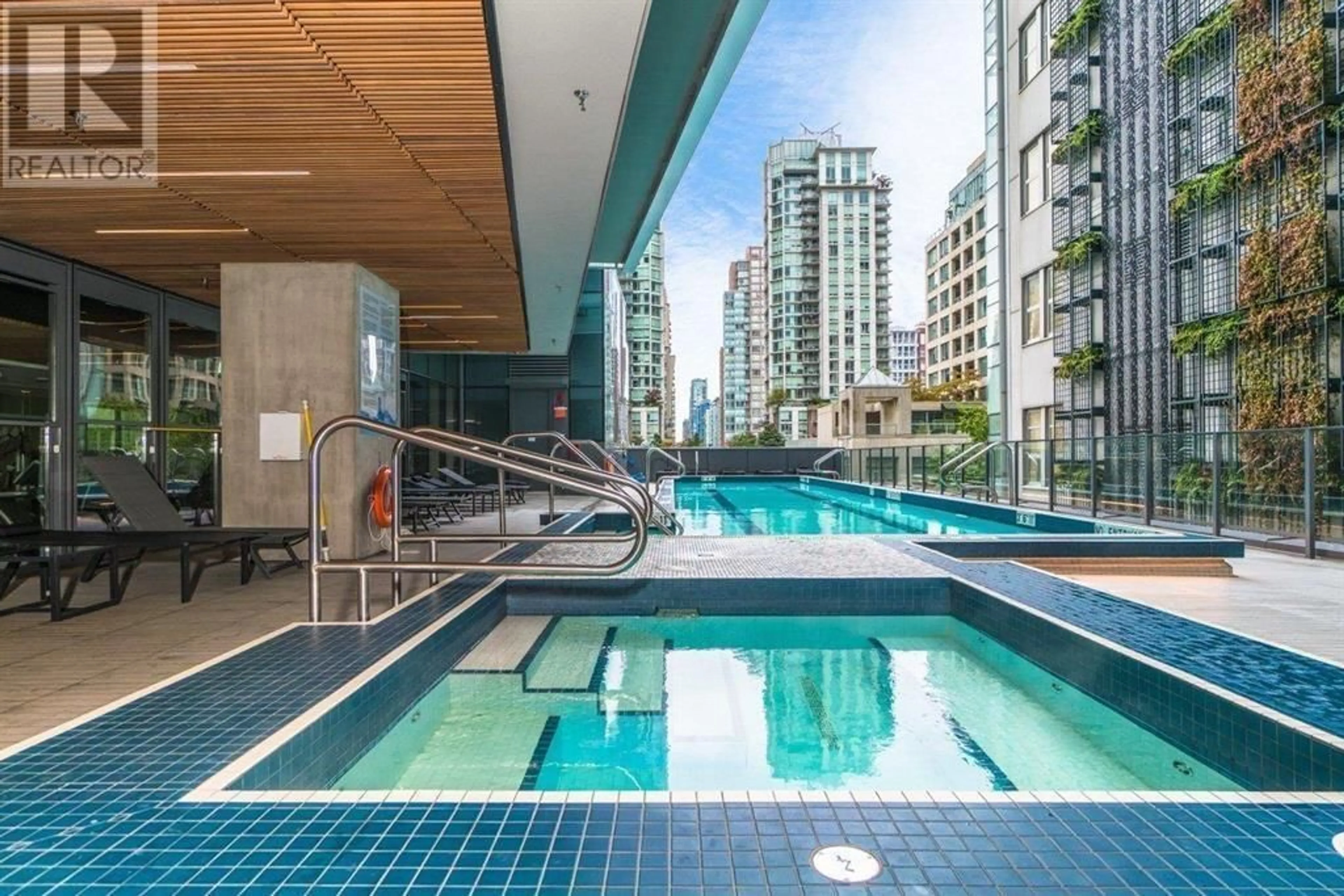 Indoor or outdoor pool for 1609 777 RICHARDS STREET, Vancouver British Columbia V6B0M6