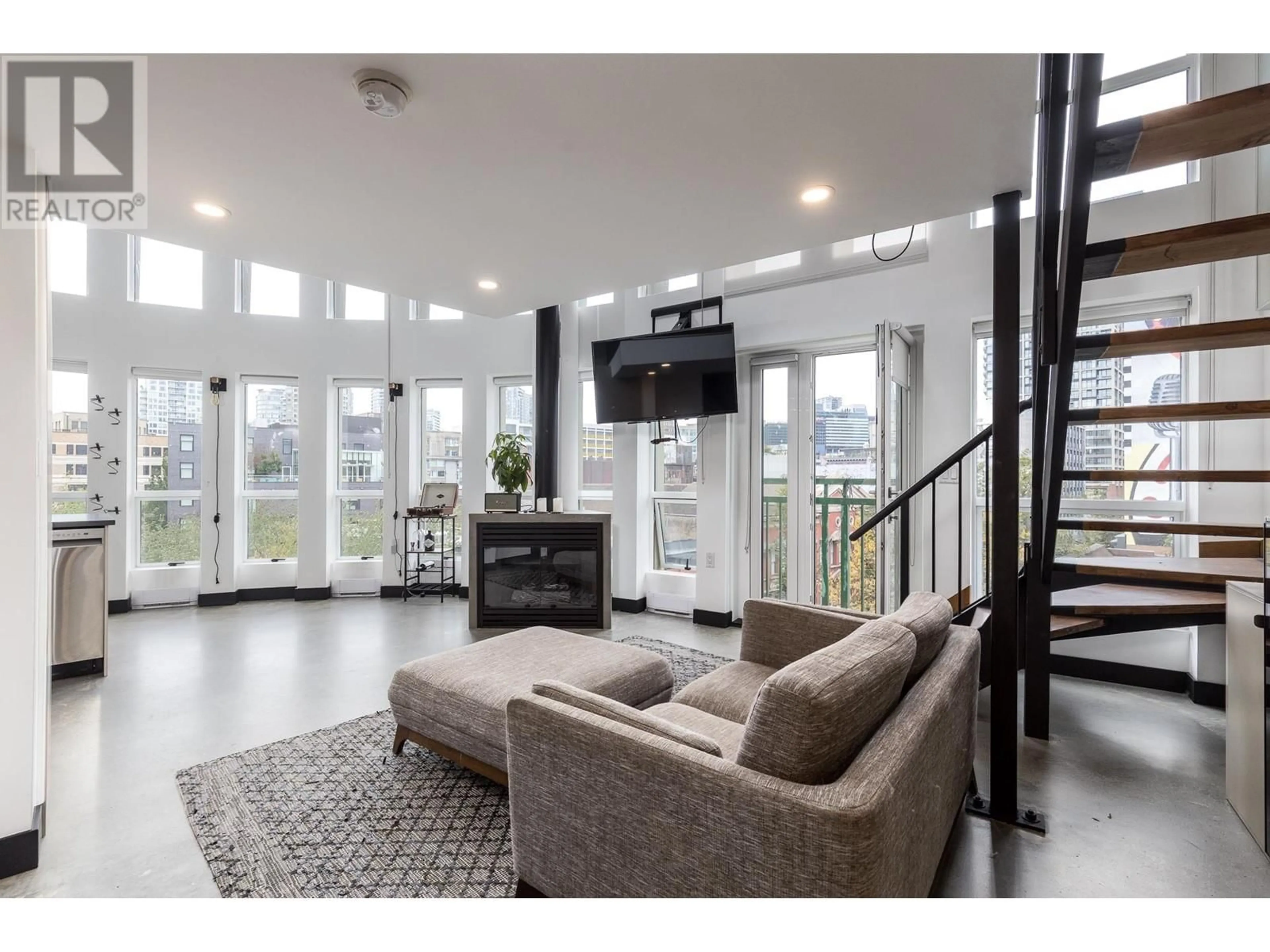 Living room, wood floors for 503 1 E CORDOVA STREET, Vancouver British Columbia V6A4H3