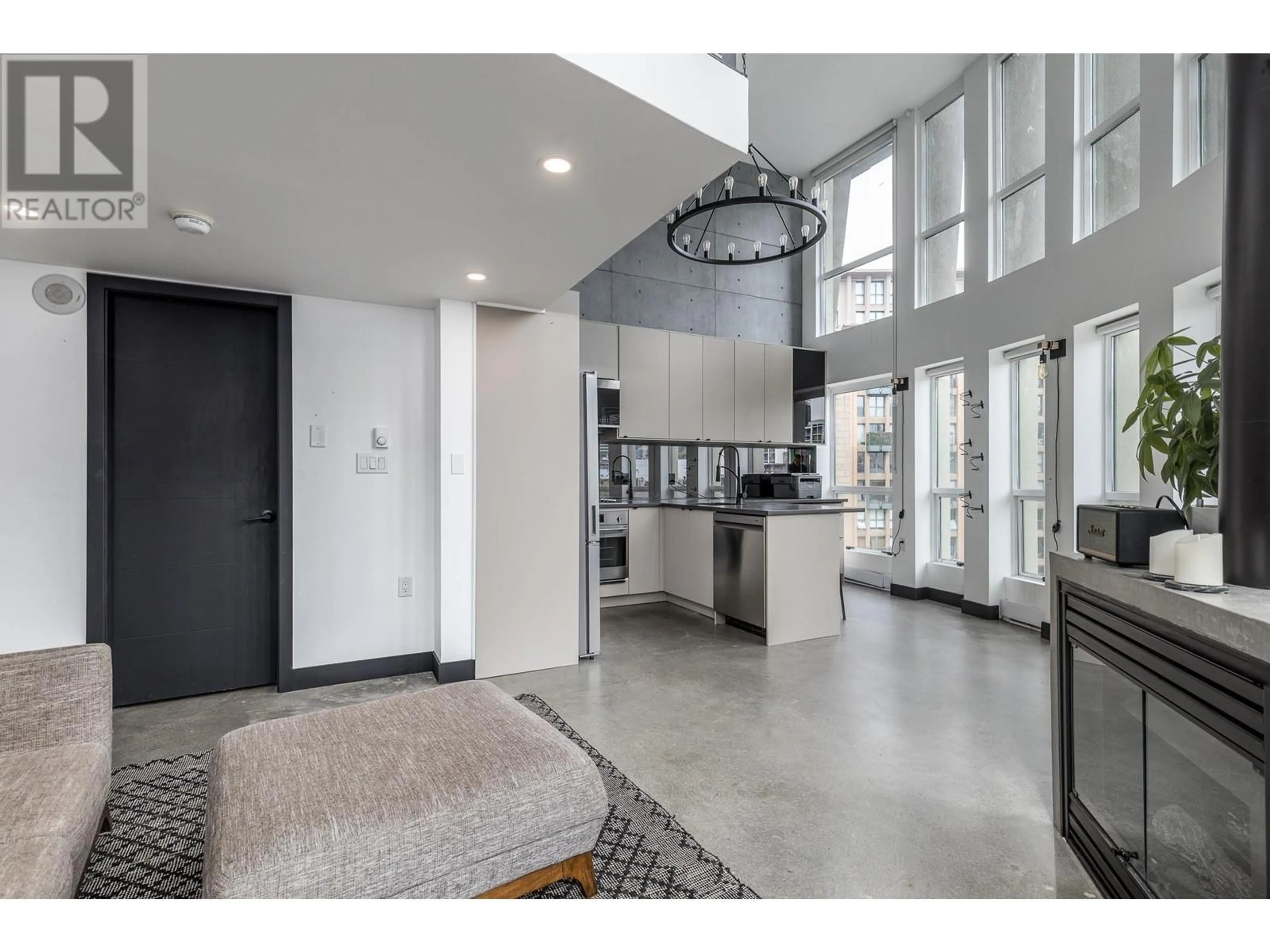 Indoor foyer, cement floor for 503 1 E CORDOVA STREET, Vancouver British Columbia V6A4H3