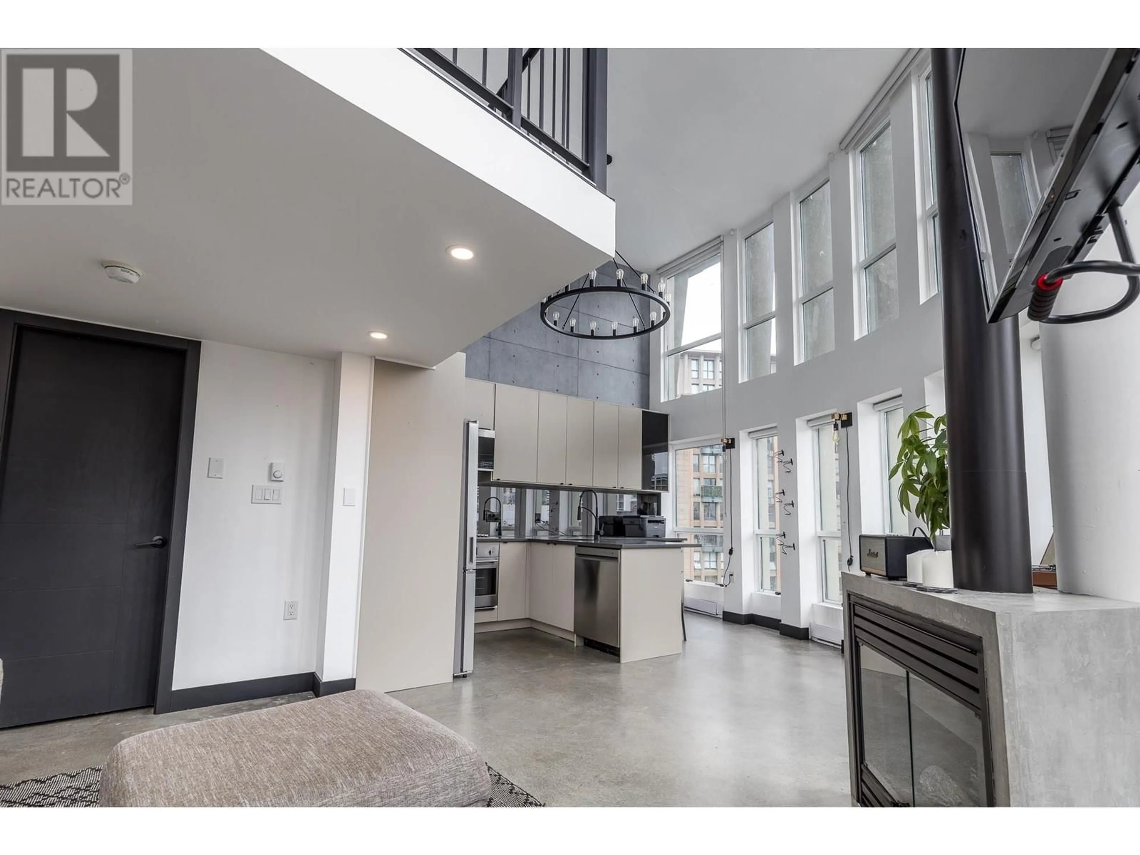 Indoor foyer, cement floor for 503 1 E CORDOVA STREET, Vancouver British Columbia V6A4H3