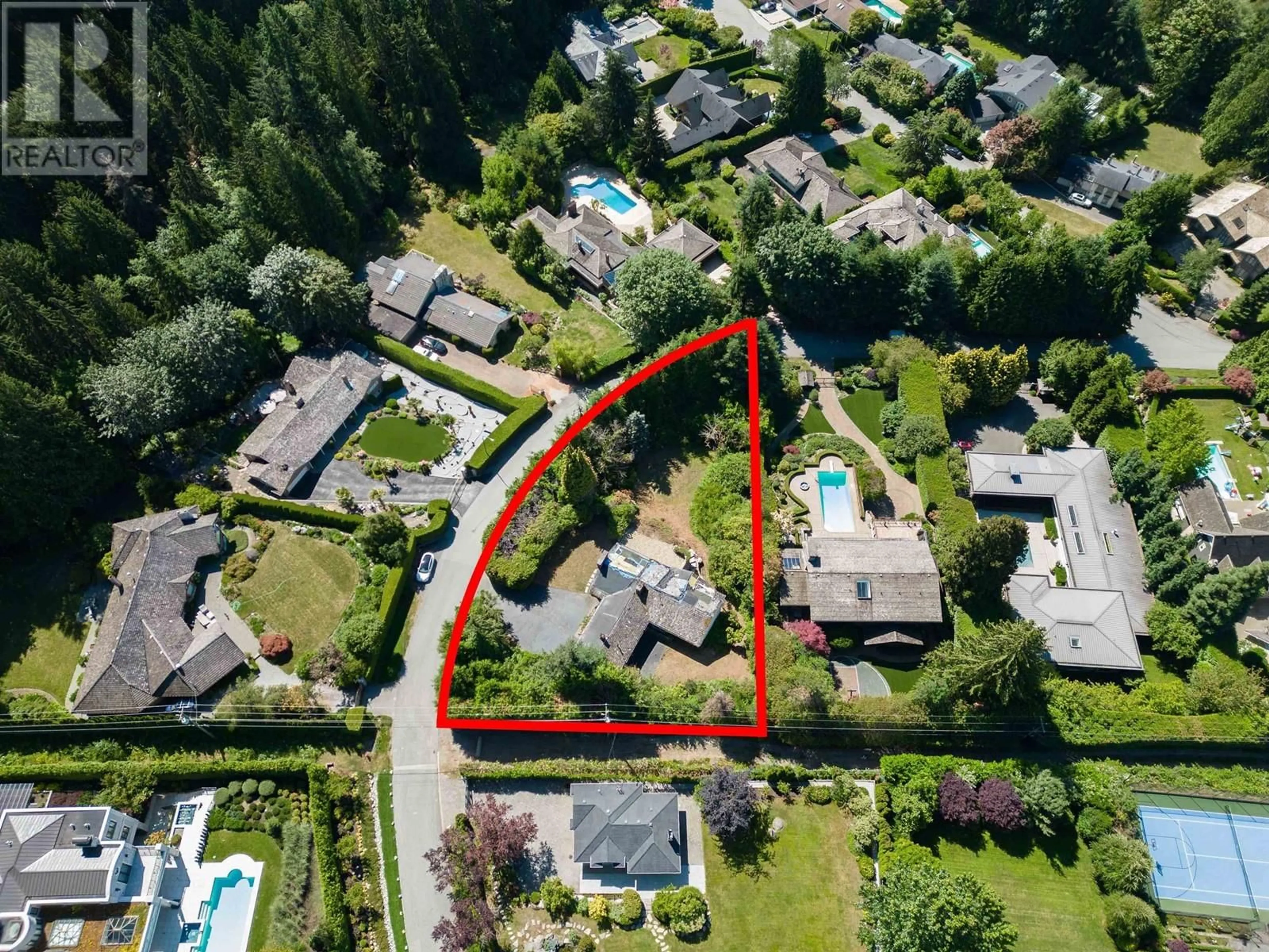 A pic from outside/outdoor area/front of a property/back of a property/a pic from drone, street for 635 GLENMAROON ROAD, West Vancouver British Columbia V7S1P5