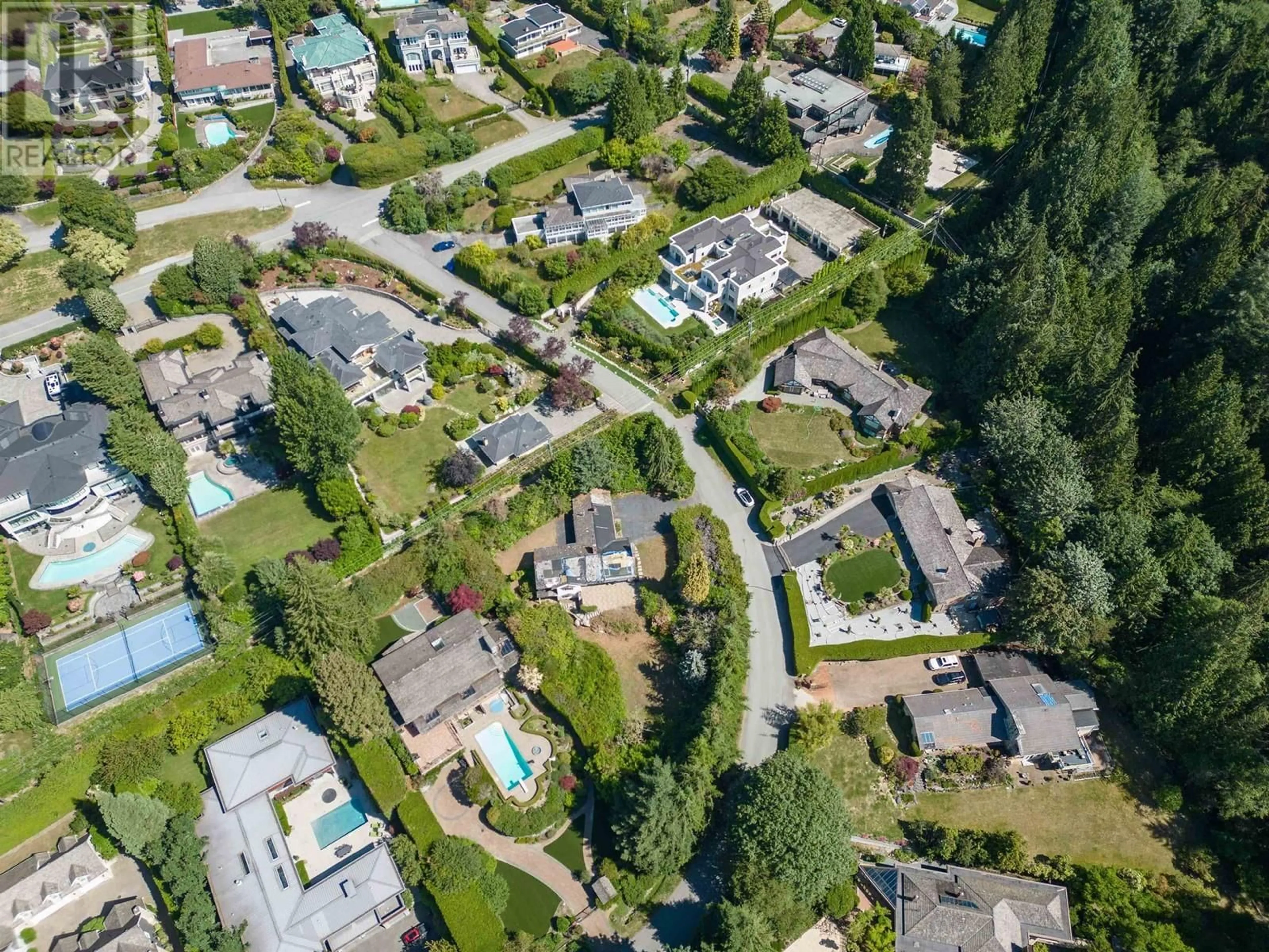 A pic from outside/outdoor area/front of a property/back of a property/a pic from drone, street for 635 GLENMAROON ROAD, West Vancouver British Columbia V7S1P5