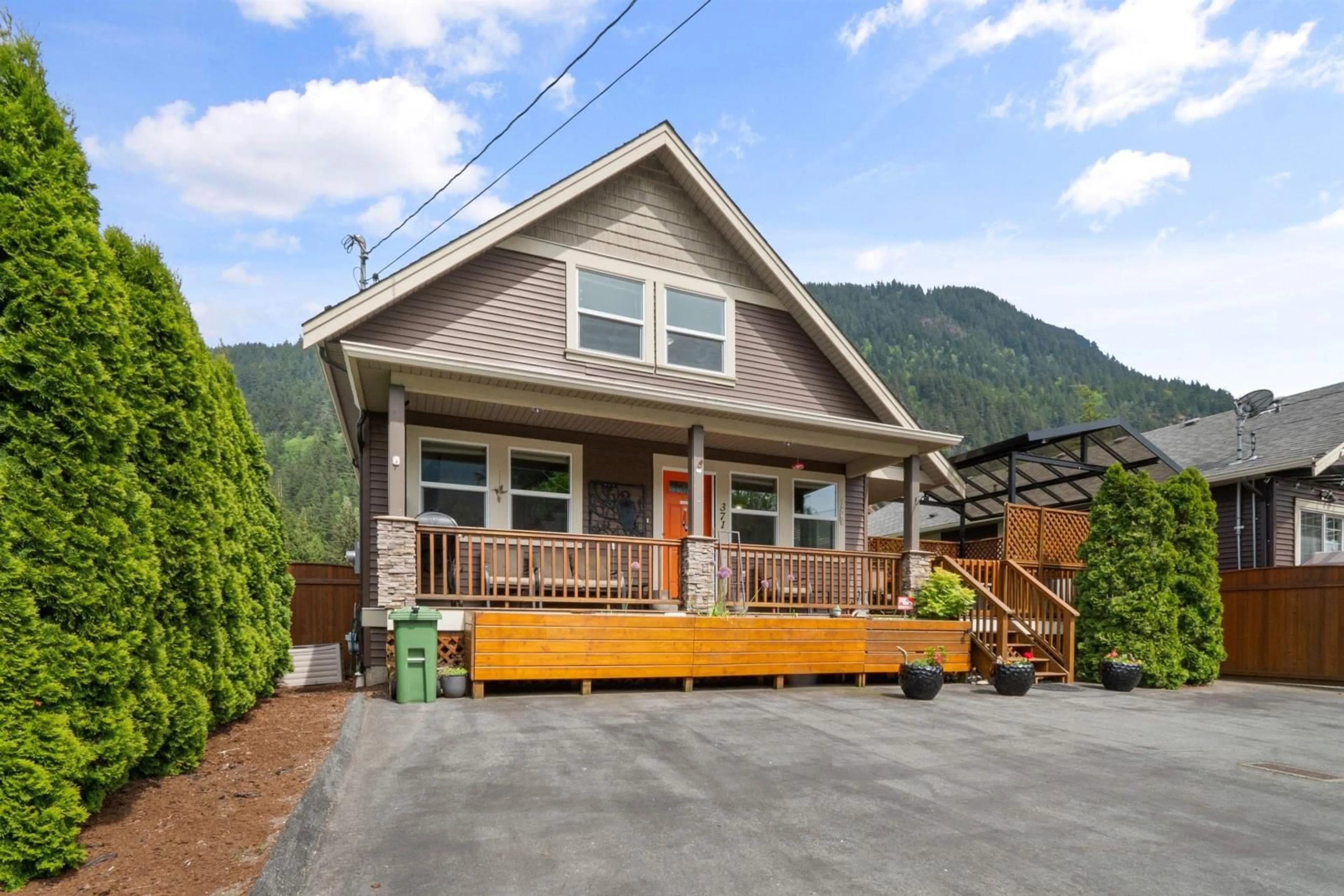 Frontside or backside of a home, cottage for 371 EAGLE STREET, Harrison Hot Springs British Columbia V0M1K0