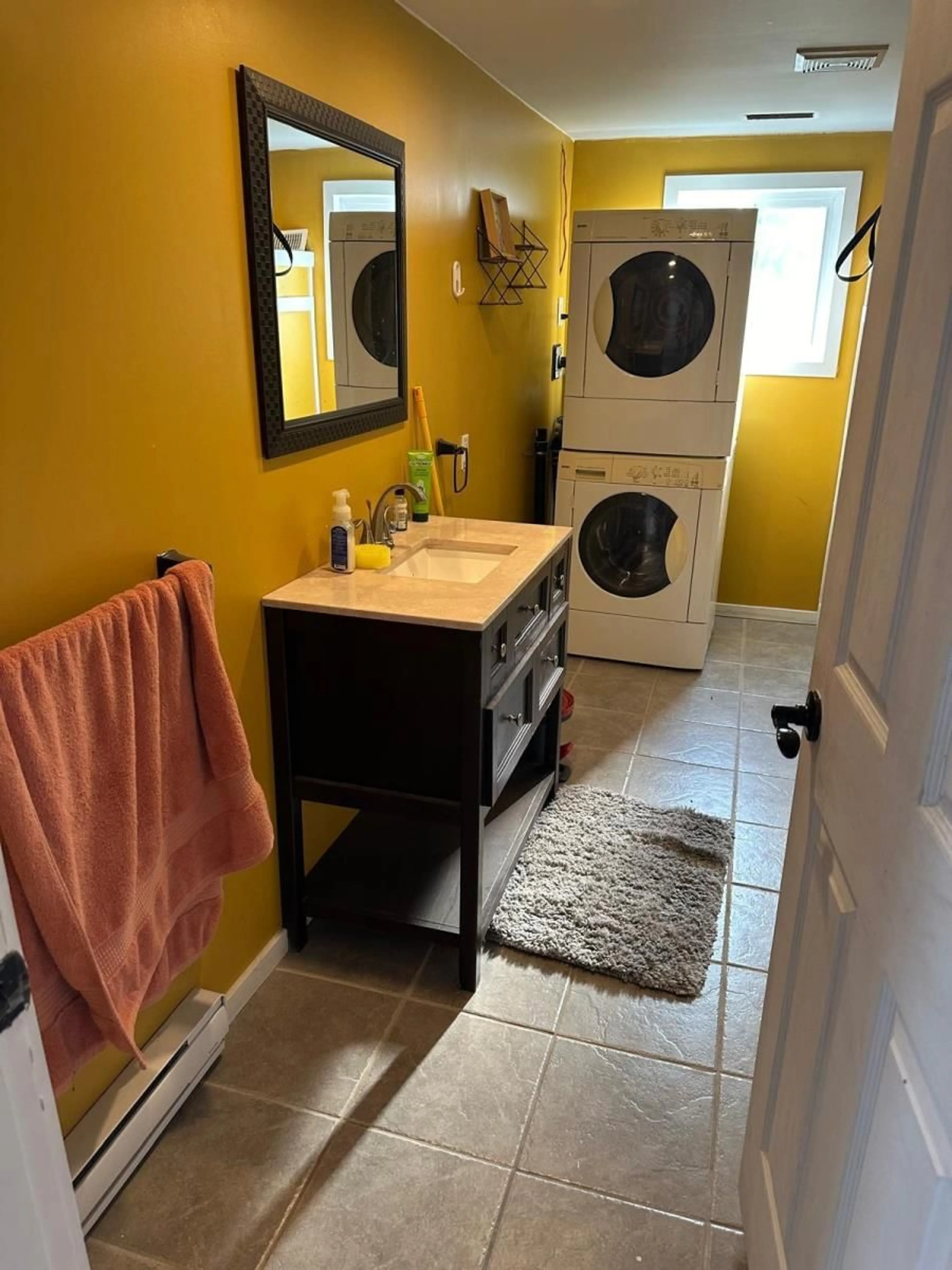 Laundry room for 669 WALLACE STREET, Hope British Columbia V0X1L0