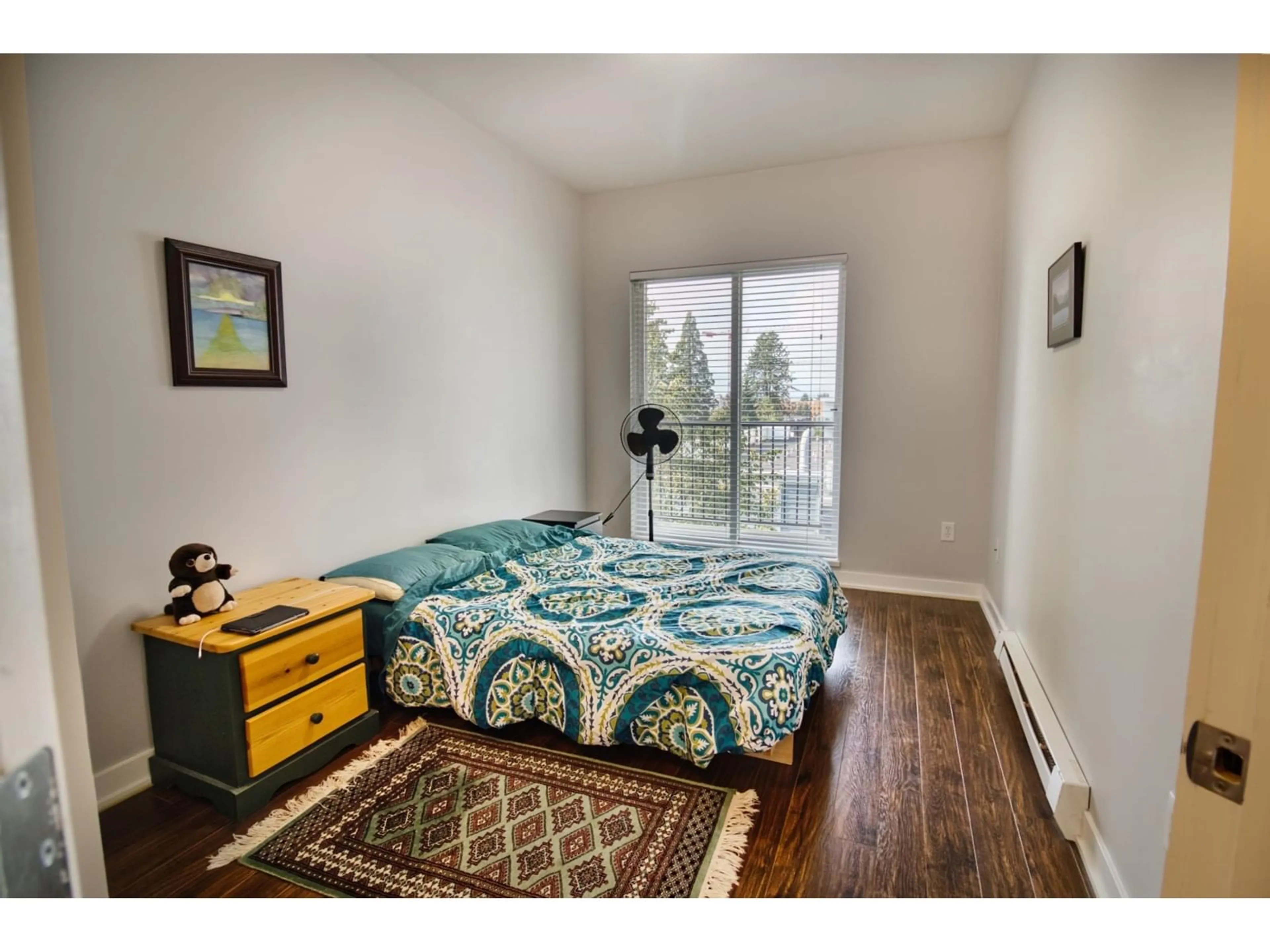 A pic of a room, wood floors for 427 13321 102A AVENUE, Surrey British Columbia V3T1P6