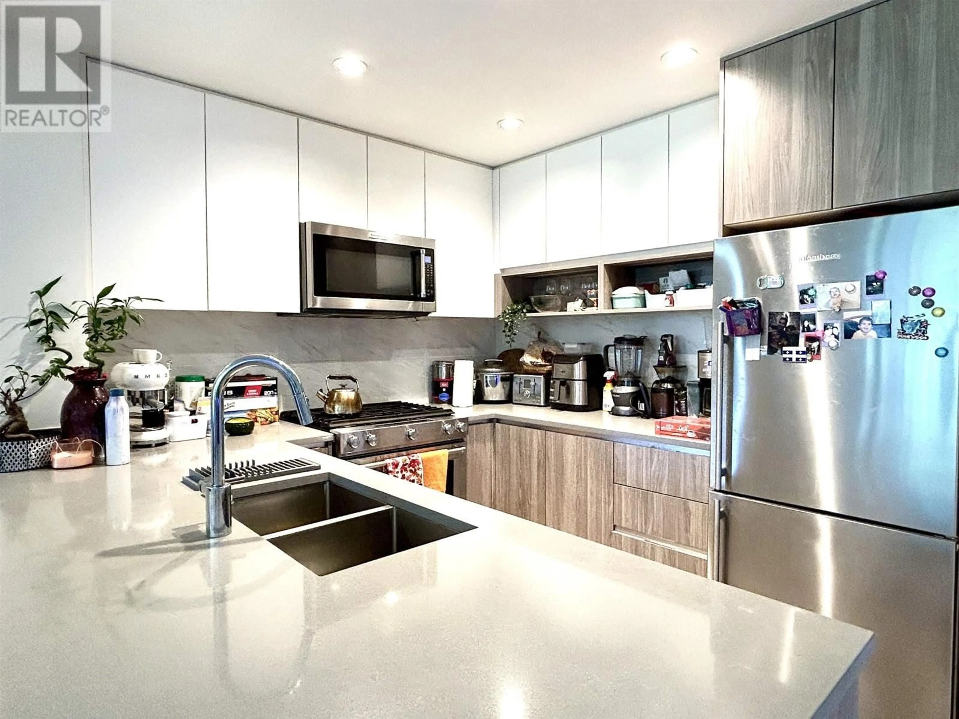 Contemporary kitchen for 202 8940 UNIVERSITY CRESCENT, Burnaby British Columbia V5A4Y8