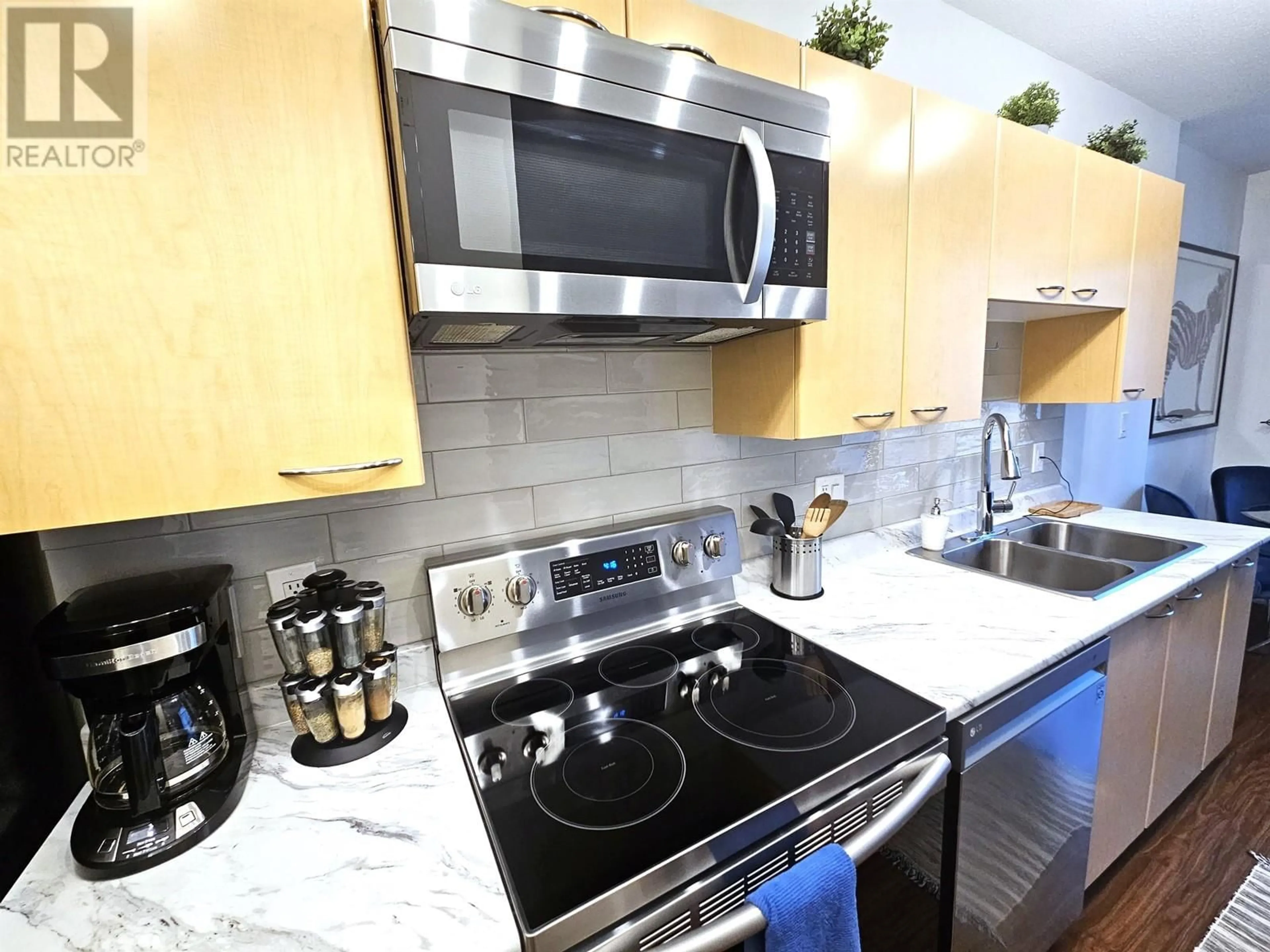 Standard kitchen for 507 1249 GRANVILLE STREET, Vancouver British Columbia V6Z1M5