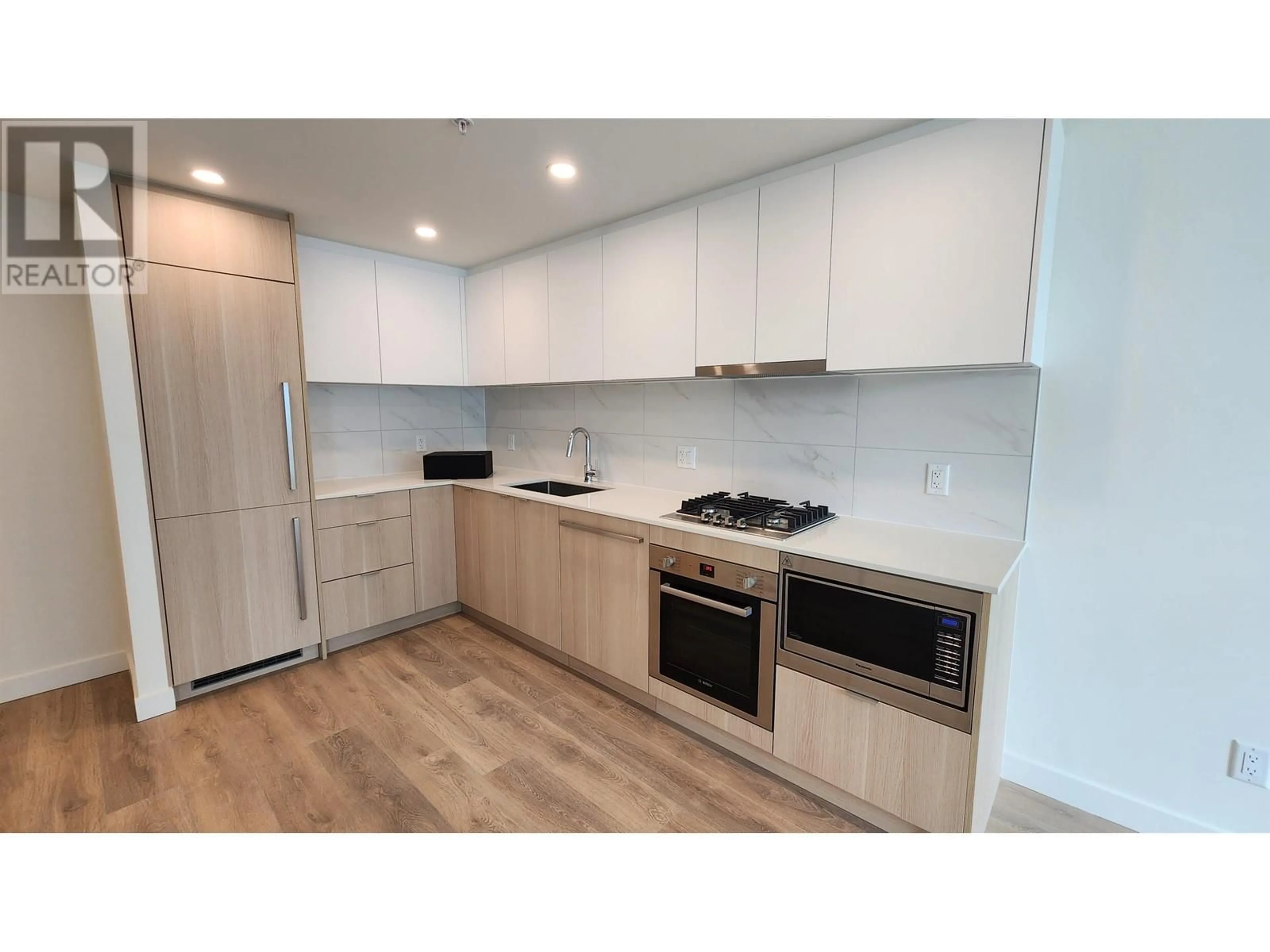 Standard kitchen, wood floors for 706 318 ALDERSON AVENUE, Coquitlam British Columbia V3K0J1