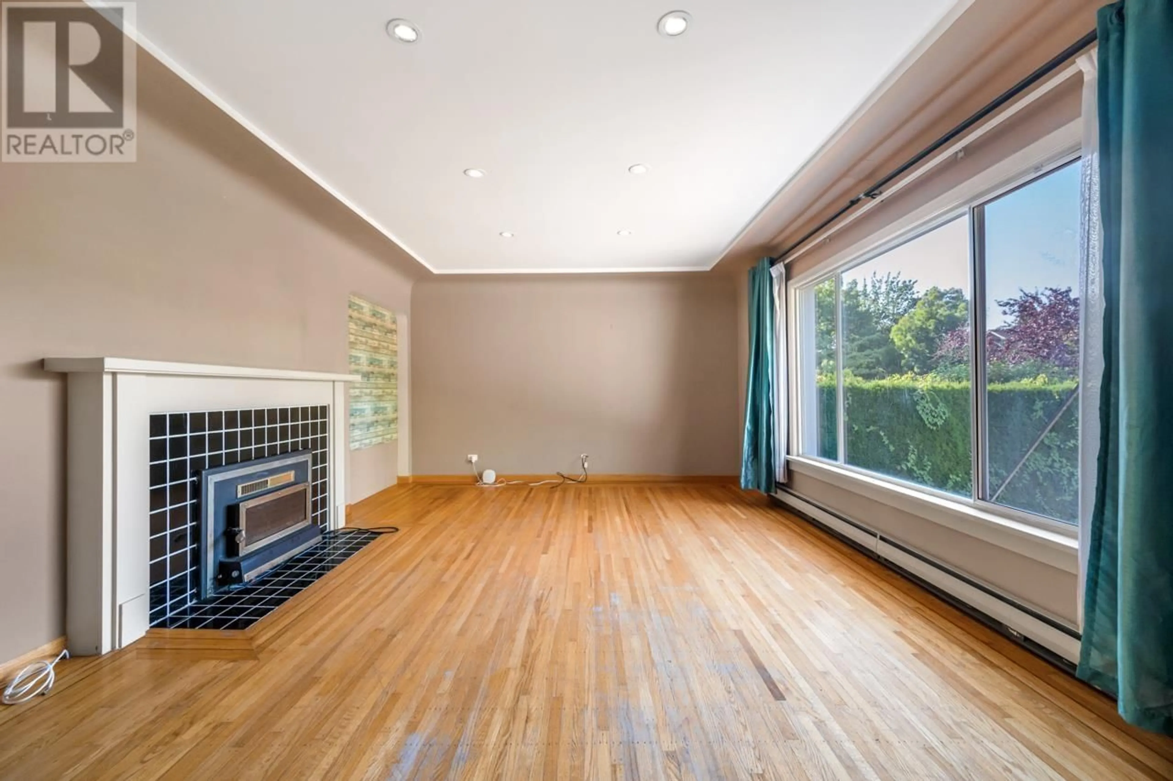 Living room, wood floors for 2436 W 21ST AVENUE, Vancouver British Columbia V6L1J9