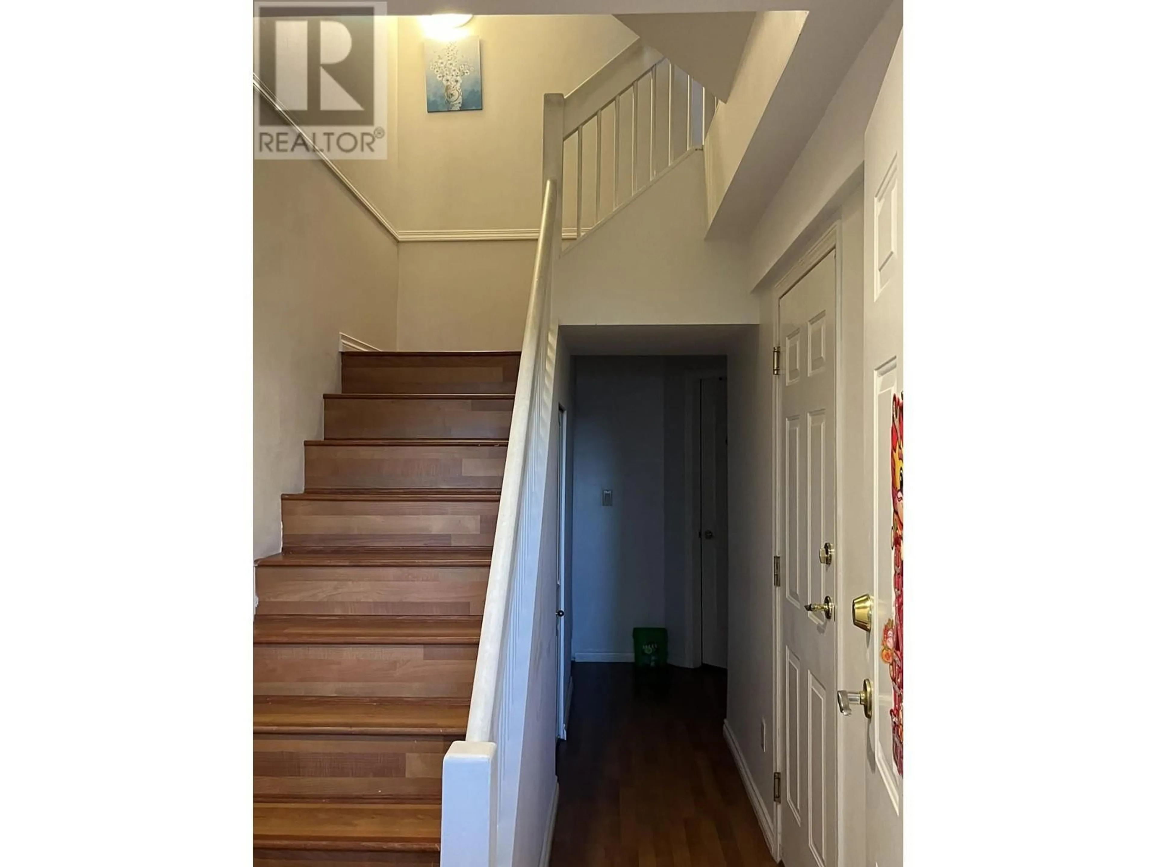 Indoor entryway, wood floors for 21 8591 BLUNDELL ROAD, Richmond British Columbia V6Y1K2