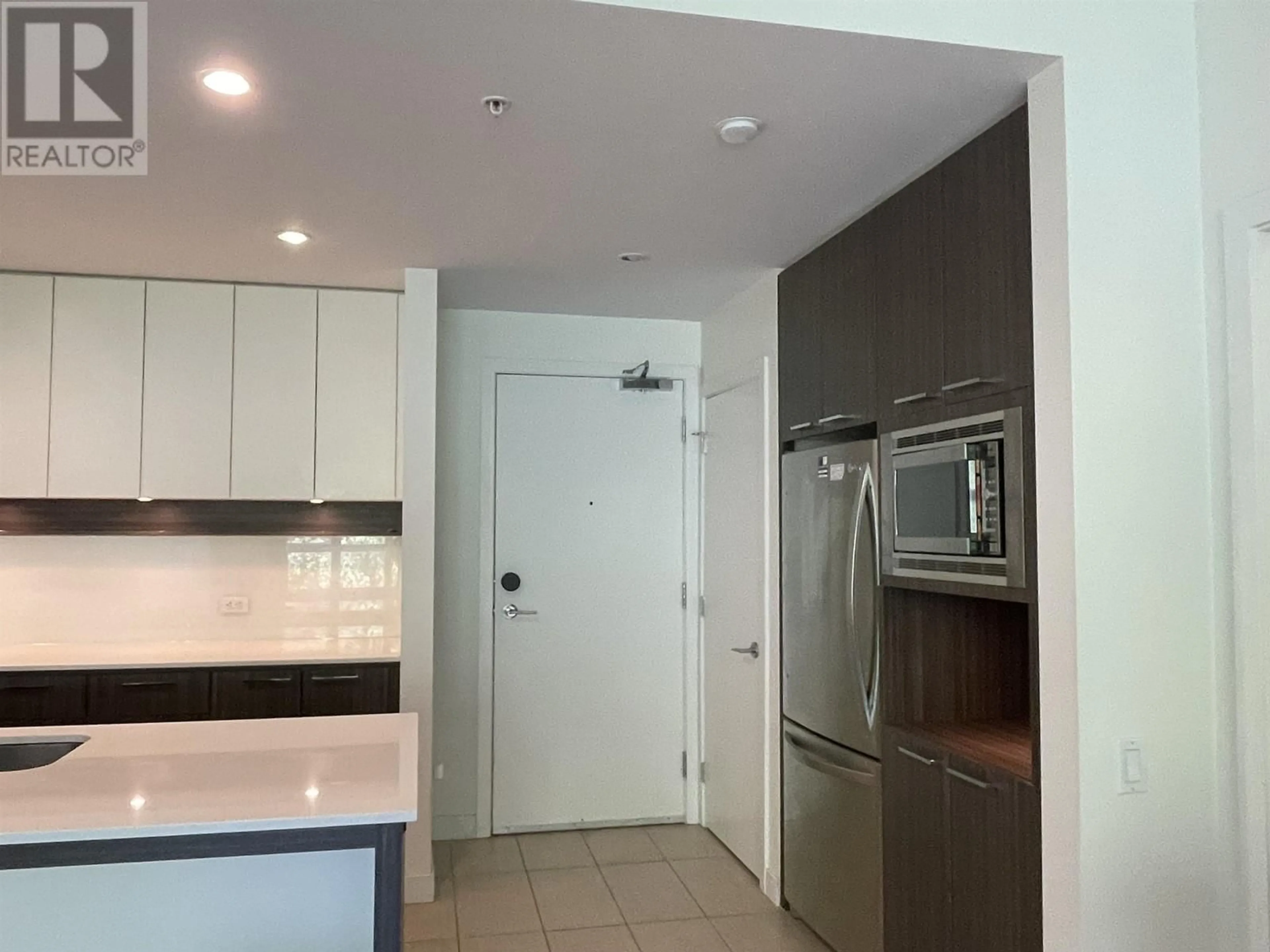 Standard kitchen, unknown for PH18 - 9250 UNIVERSITY HIGH STREET, Burnaby British Columbia V5A0B3