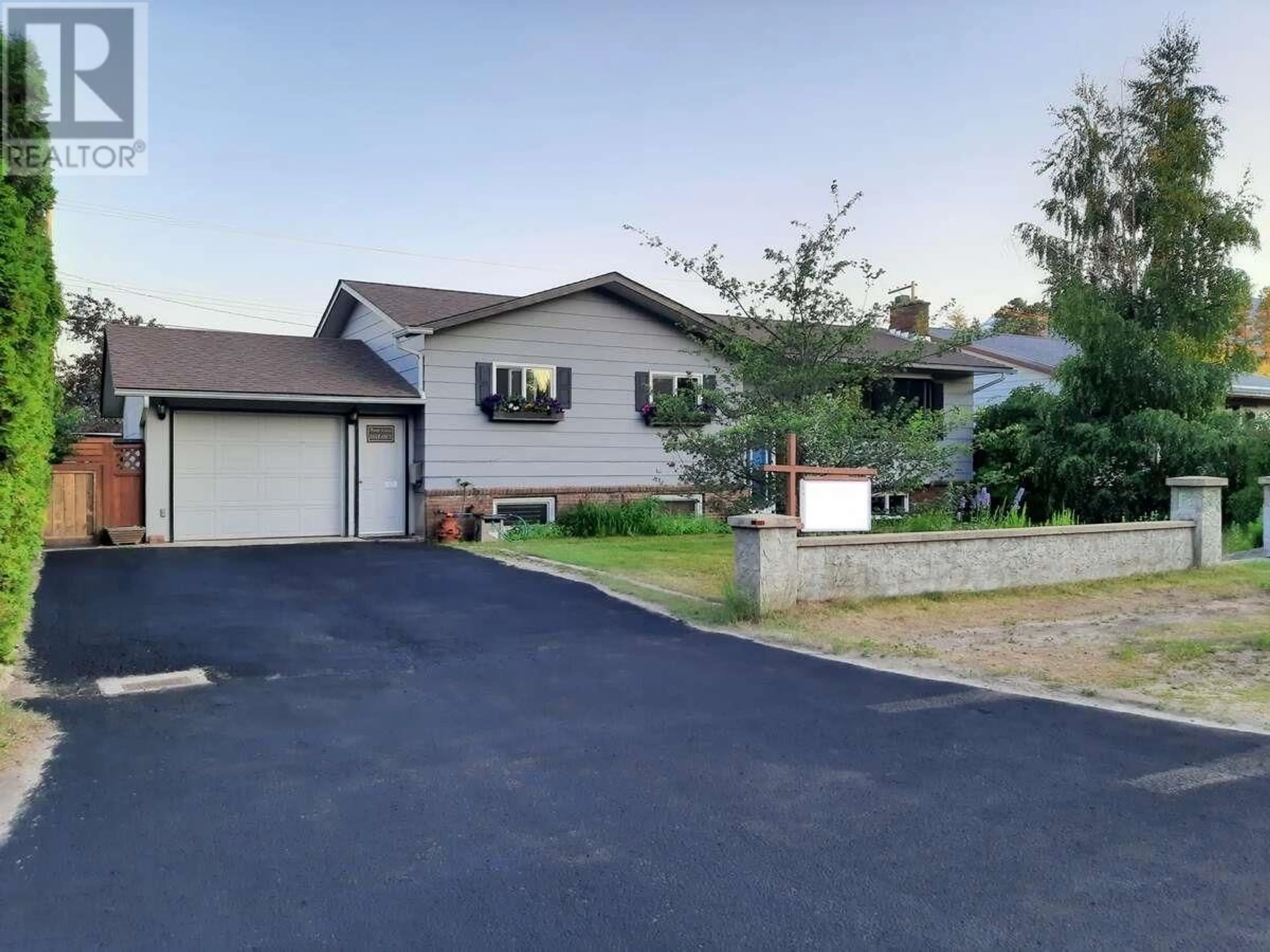 A pic from outside/outdoor area/front of a property/back of a property/a pic from drone, street for 1323 7TH AVENUE, Valemount British Columbia V0E2Z0