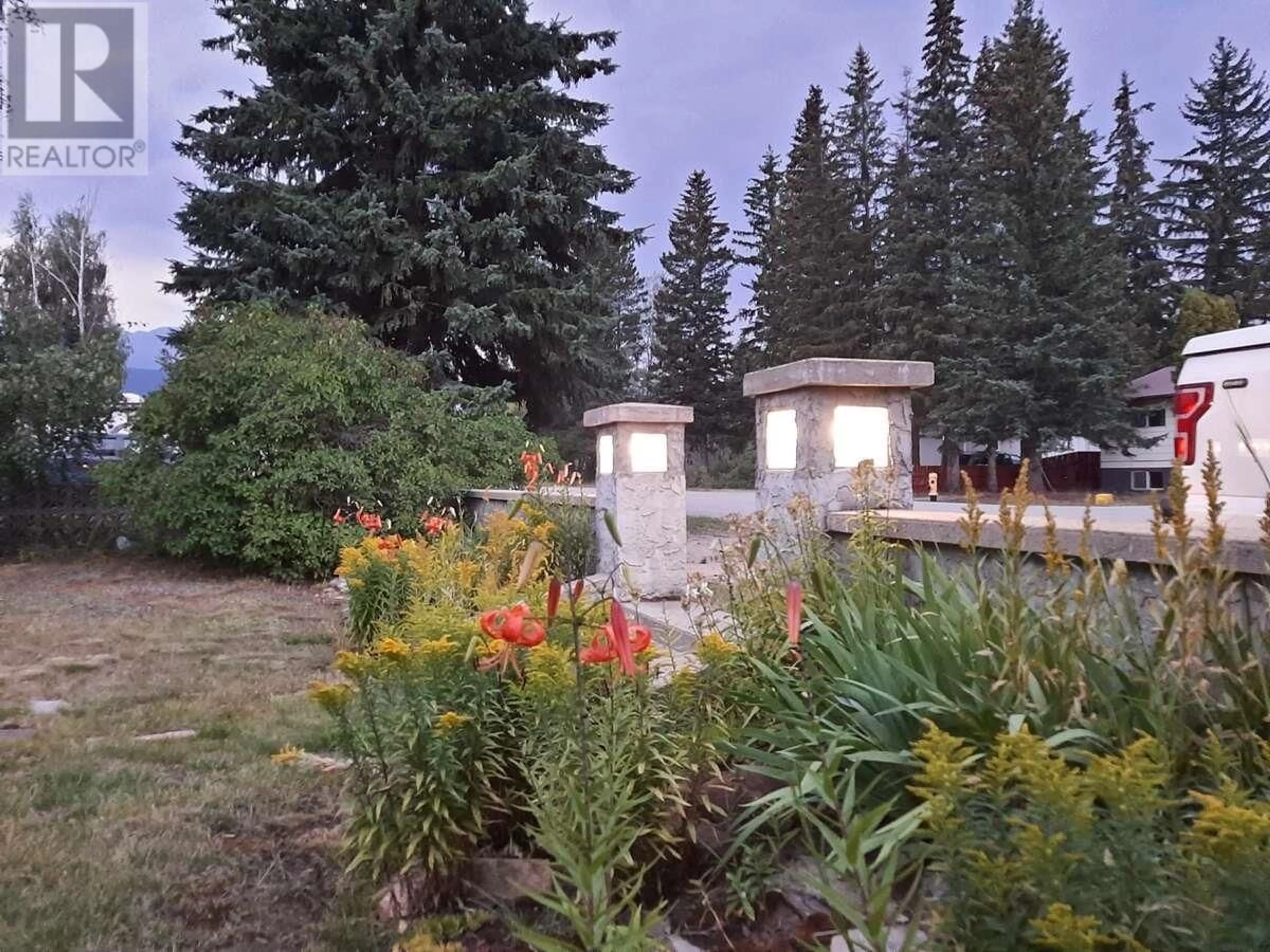 Patio, mountain view for 1323 7TH AVENUE, Valemount British Columbia V0E2Z0