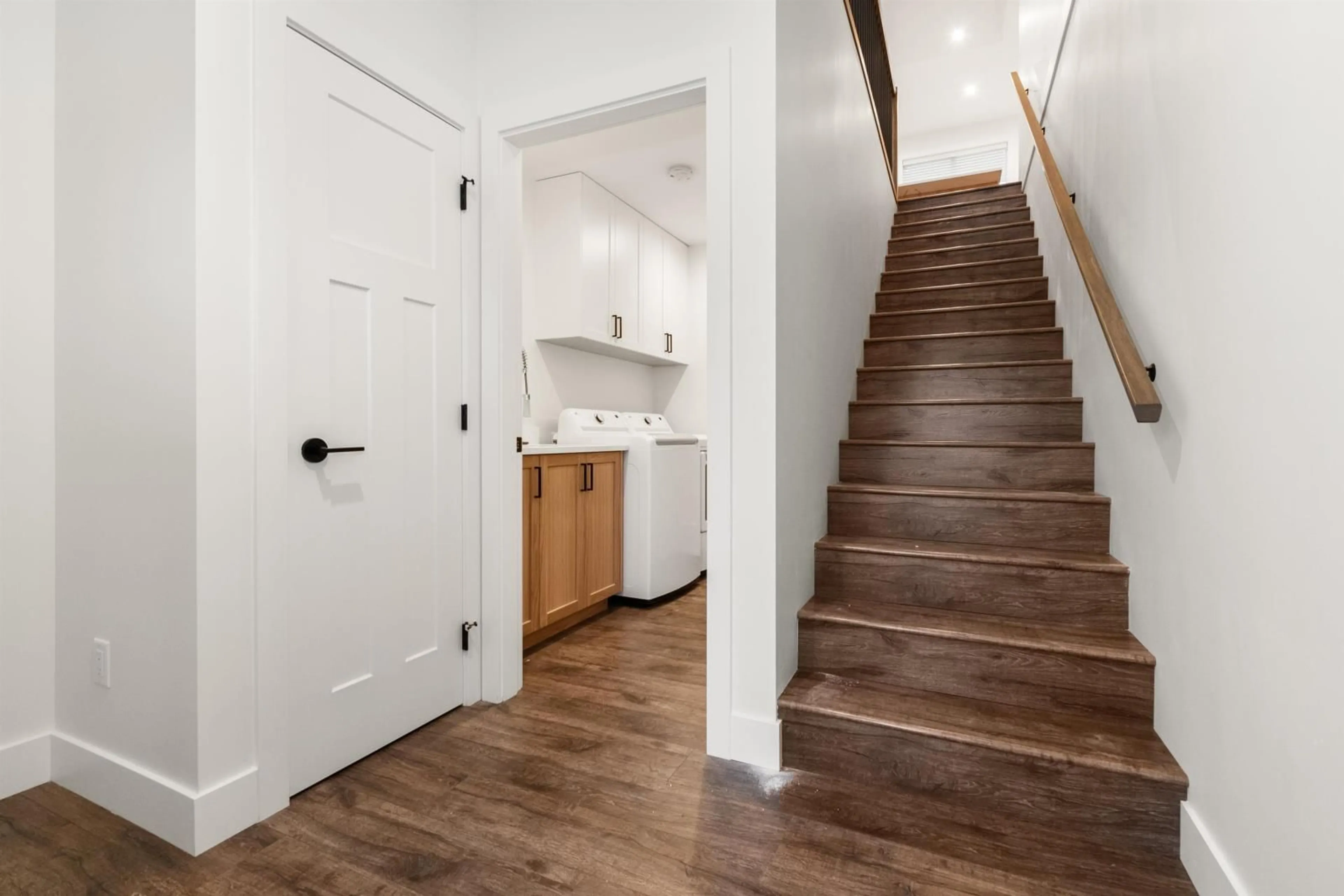 Indoor entryway, wood floors for 5 45314 WELLS ROAD, Chilliwack British Columbia V2R1H2