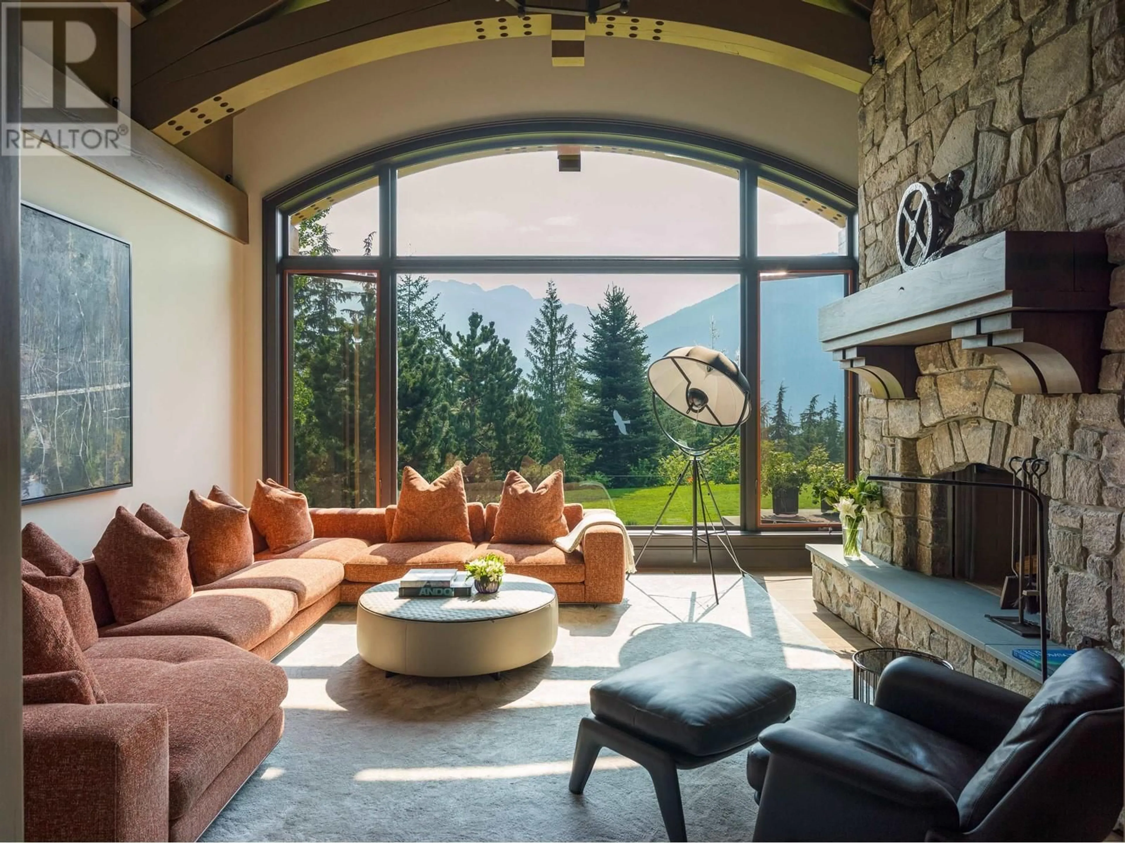 Living room, carpet floors for 5425 STONEBRIDGE DRIVE, Whistler British Columbia V8E0V9