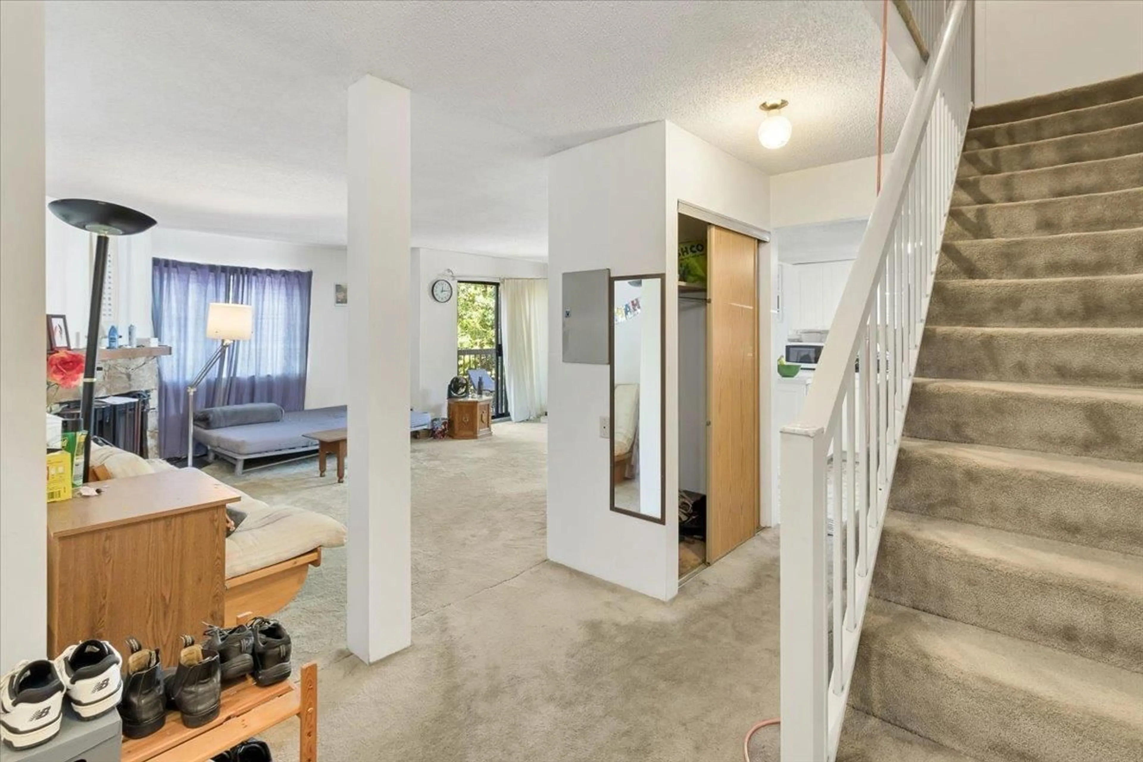 Indoor foyer, cement floor for 204 7119 133 STREET, Surrey British Columbia V3W7Z6