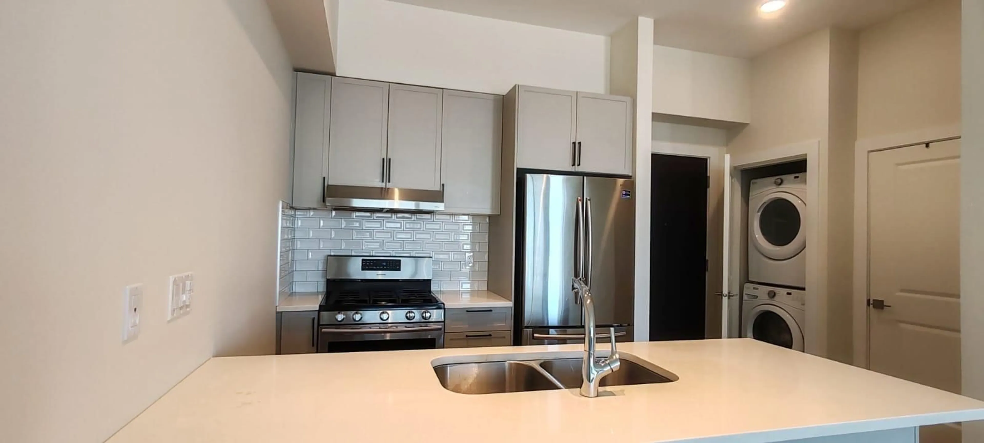 Standard kitchen for 305 8488 160 STREET, Surrey British Columbia V4N0V7