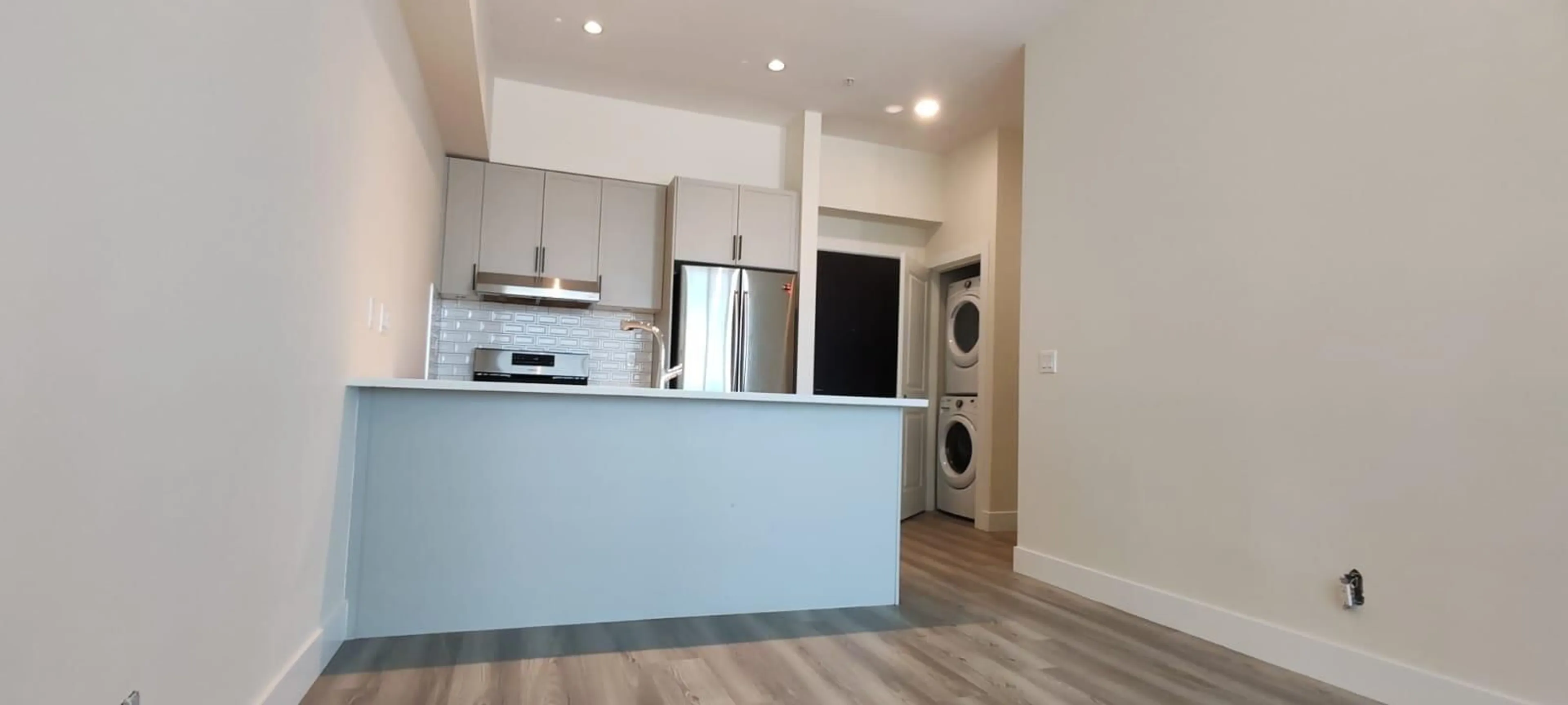 Open concept kitchen for 305 8488 160 STREET, Surrey British Columbia V4N0V7