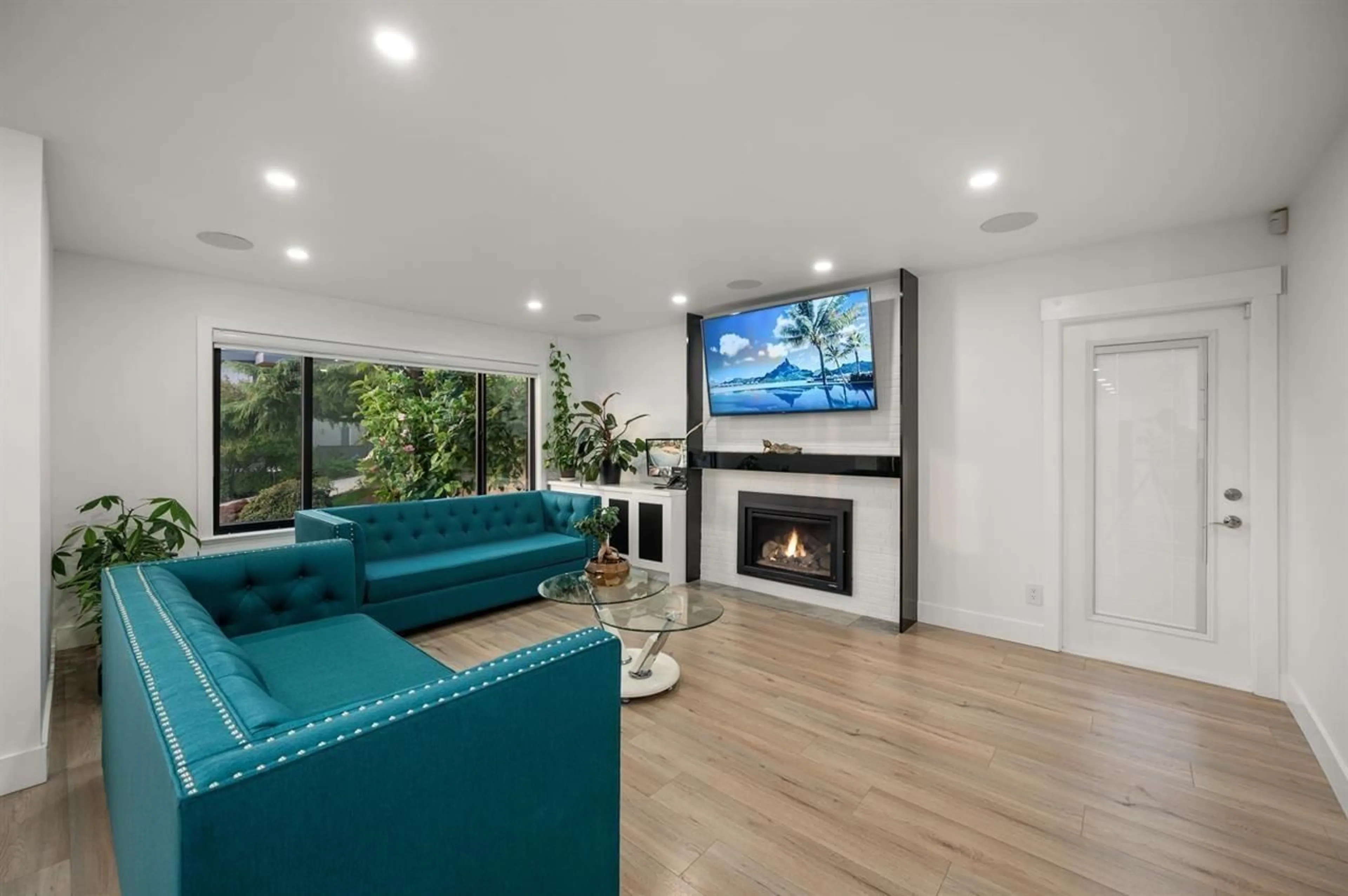 Living room, wood floors for 9204 BARNES ROAD, Delta British Columbia V4C4V1