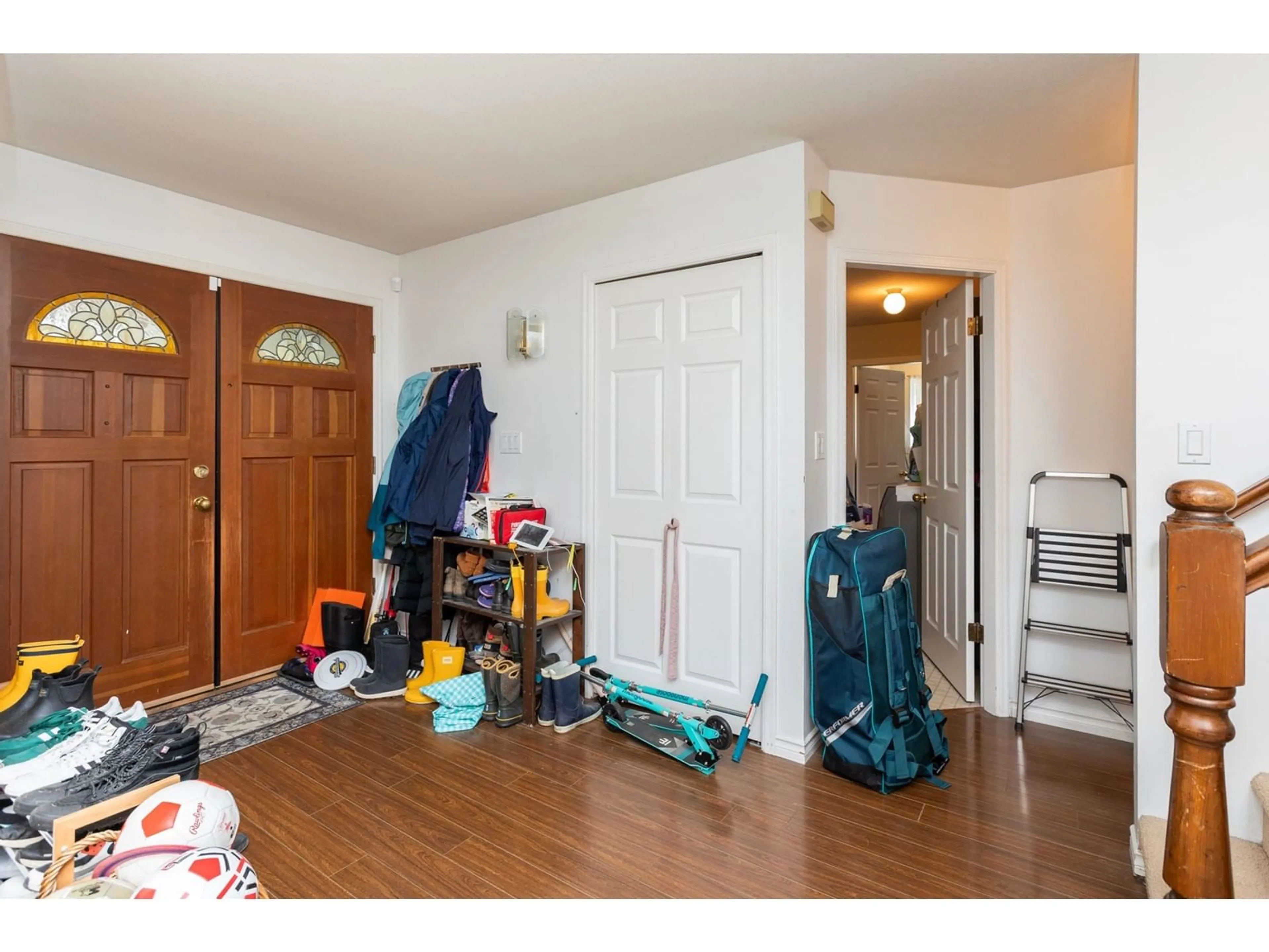 Indoor entryway, wood floors for 16245 SOUTHGLEN PLACE, Surrey British Columbia V4N1T9