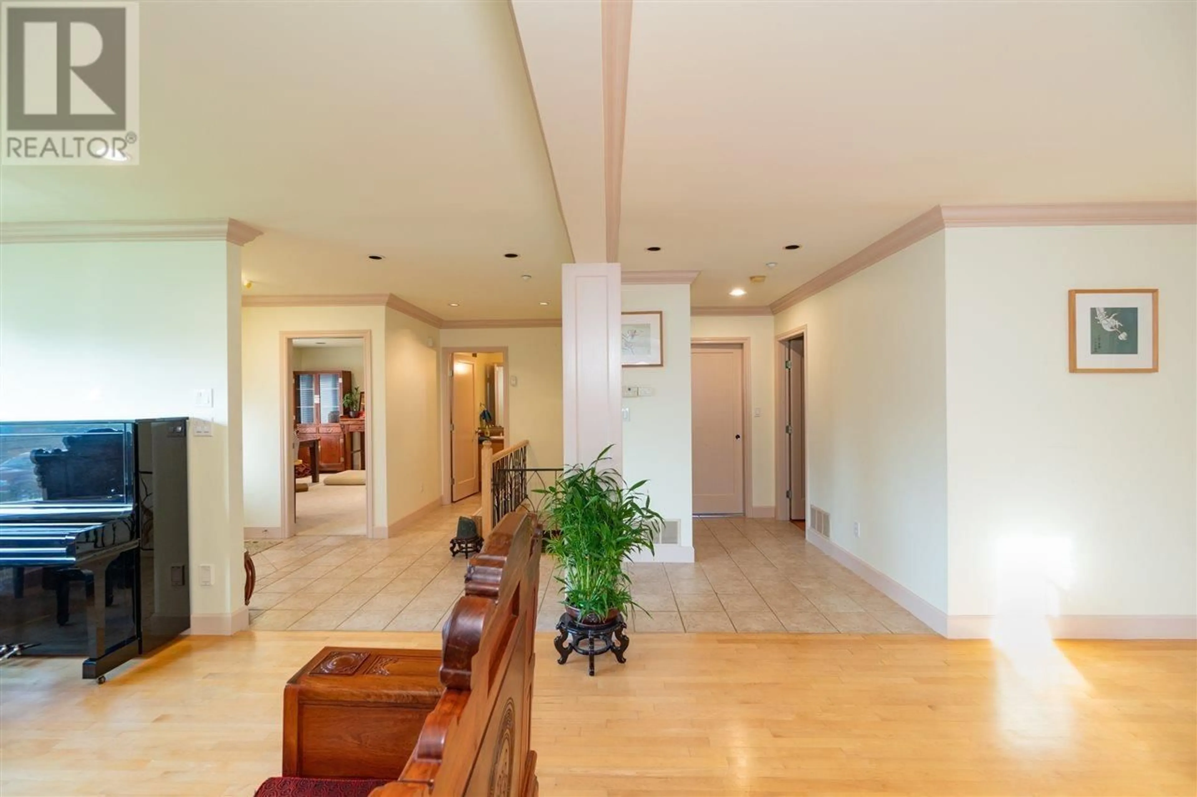 Indoor foyer, wood floors for 8090 LAUREL STREET, Vancouver British Columbia V6P3V1