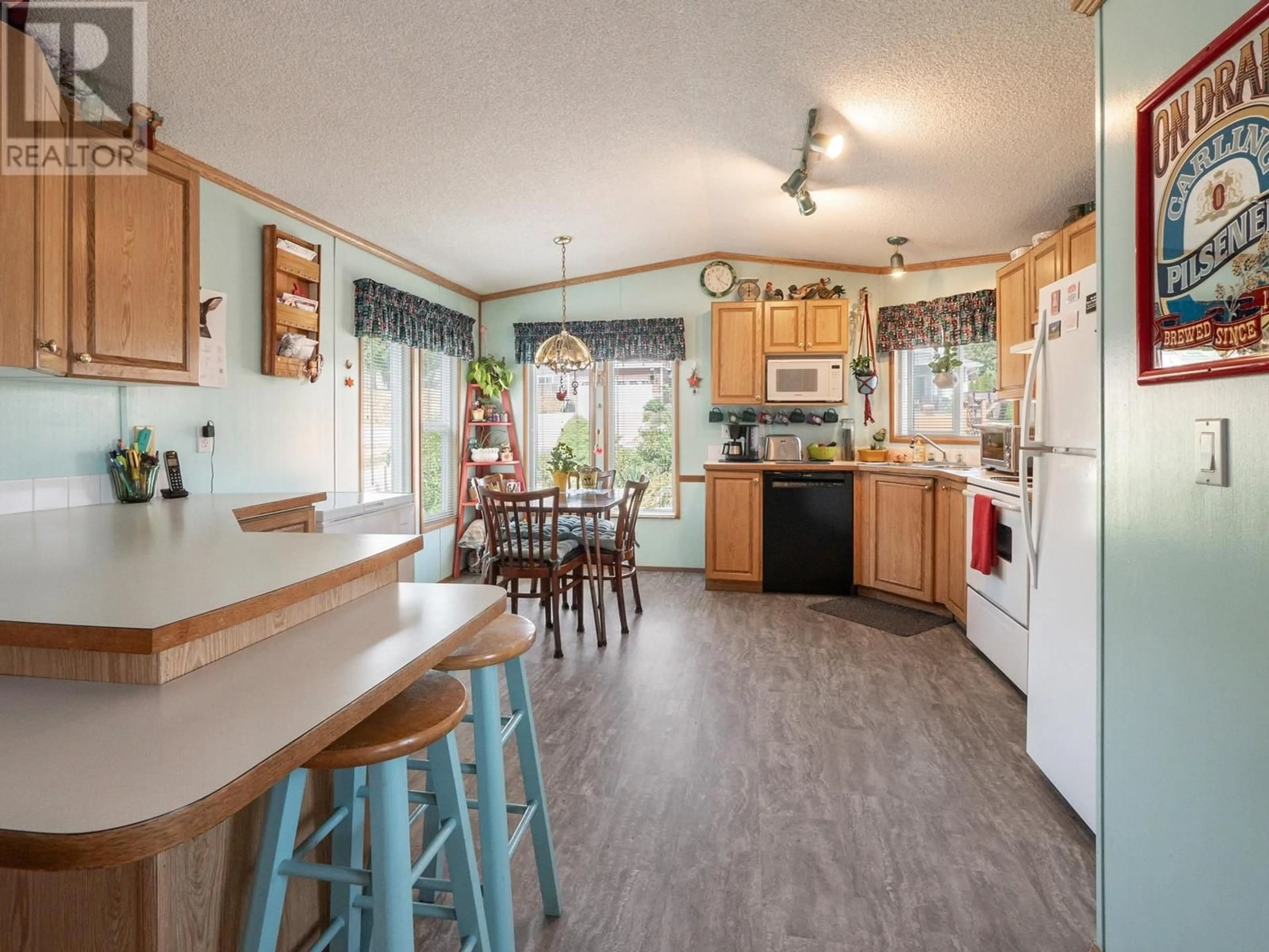 Open concept kitchen for 753 STEINBRUNNER ROAD, Gibsons British Columbia V0N1V9