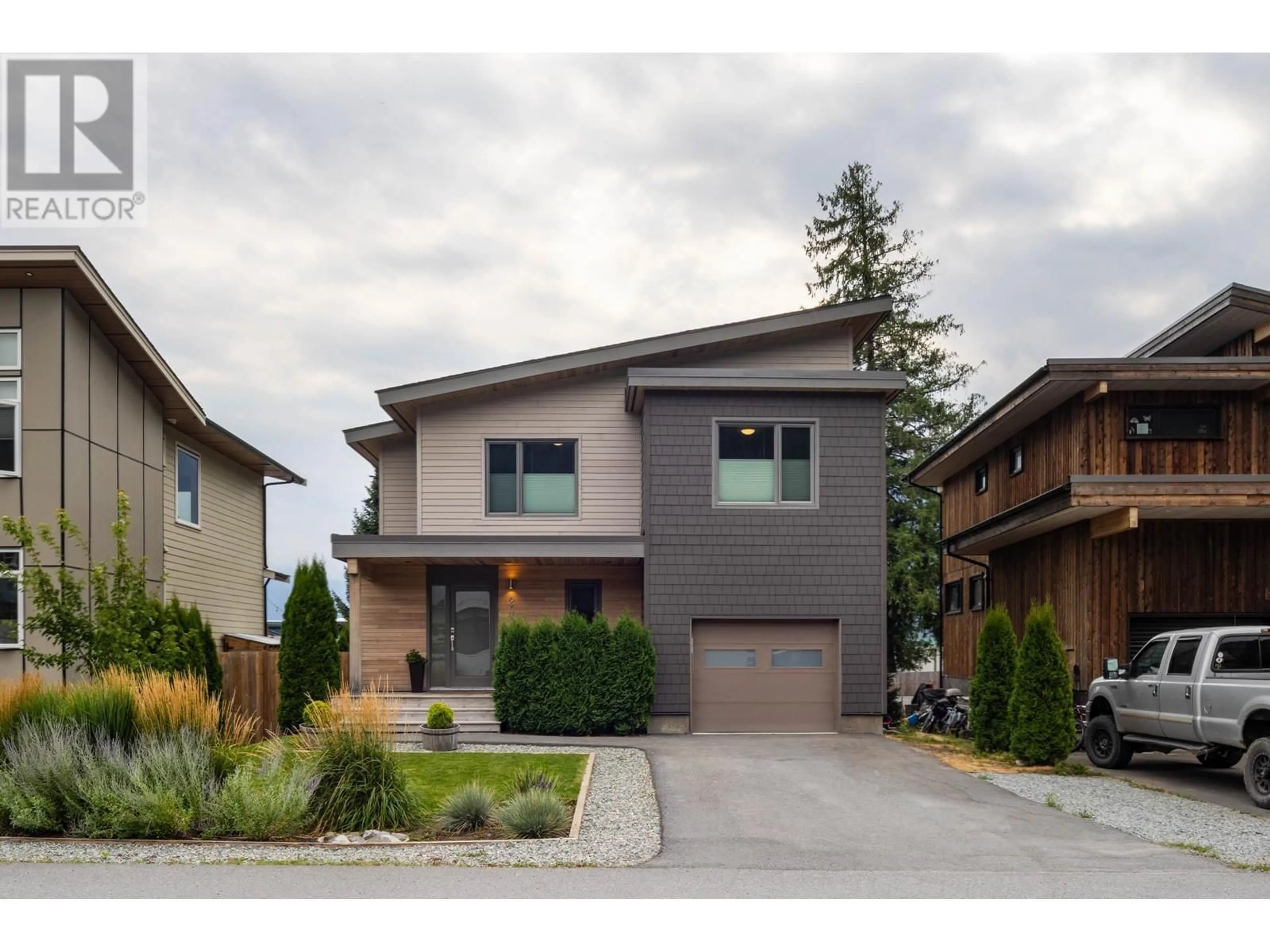 Frontside or backside of a home for 2015 TIYATA BOULEVARD, Pemberton British Columbia V0N2L0