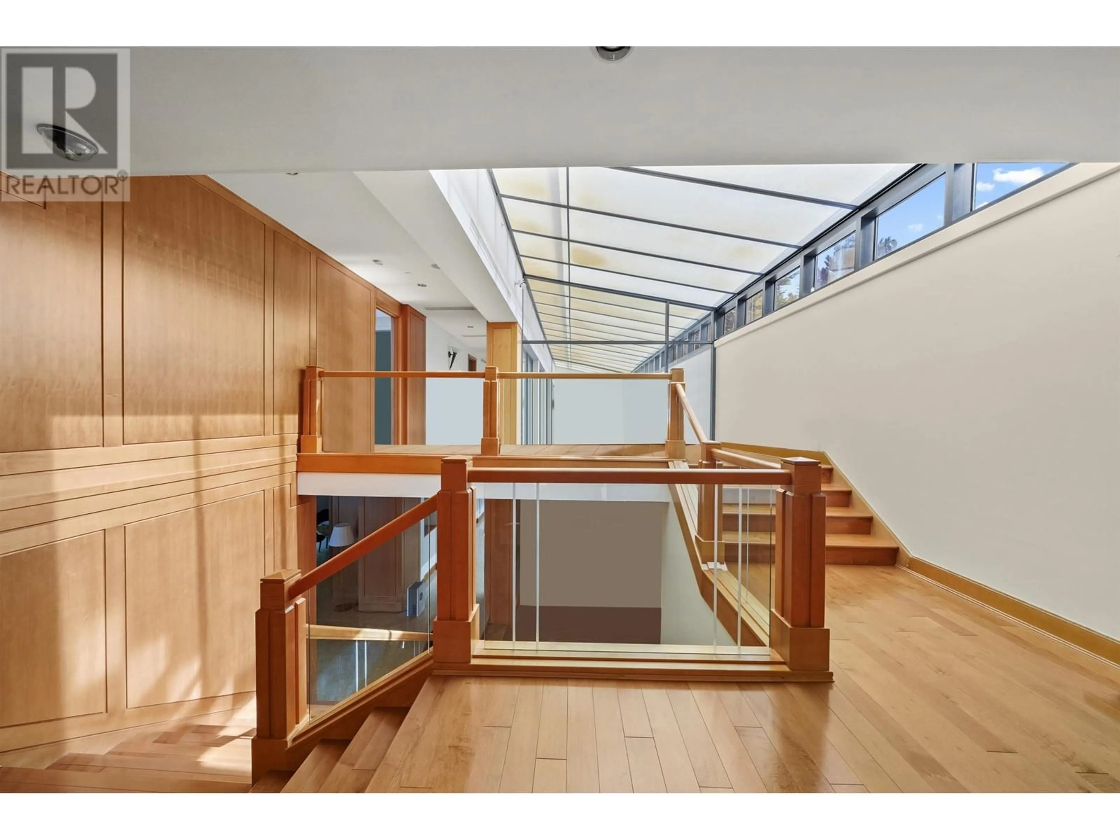 Indoor foyer, wood floors for 7188 HUDSON STREET, Vancouver British Columbia V6P4K8