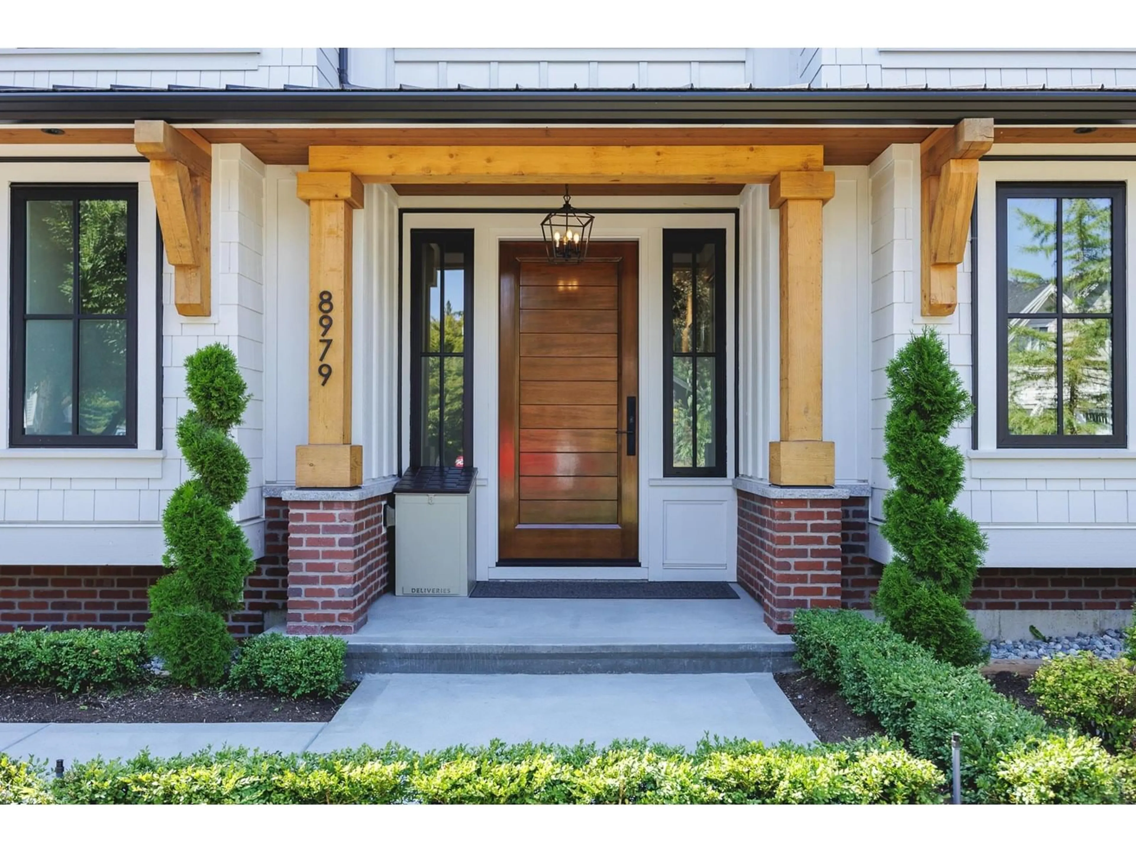 Indoor entryway, wood floors for 8979 HADDEN STREET, Langley British Columbia V1M2R9