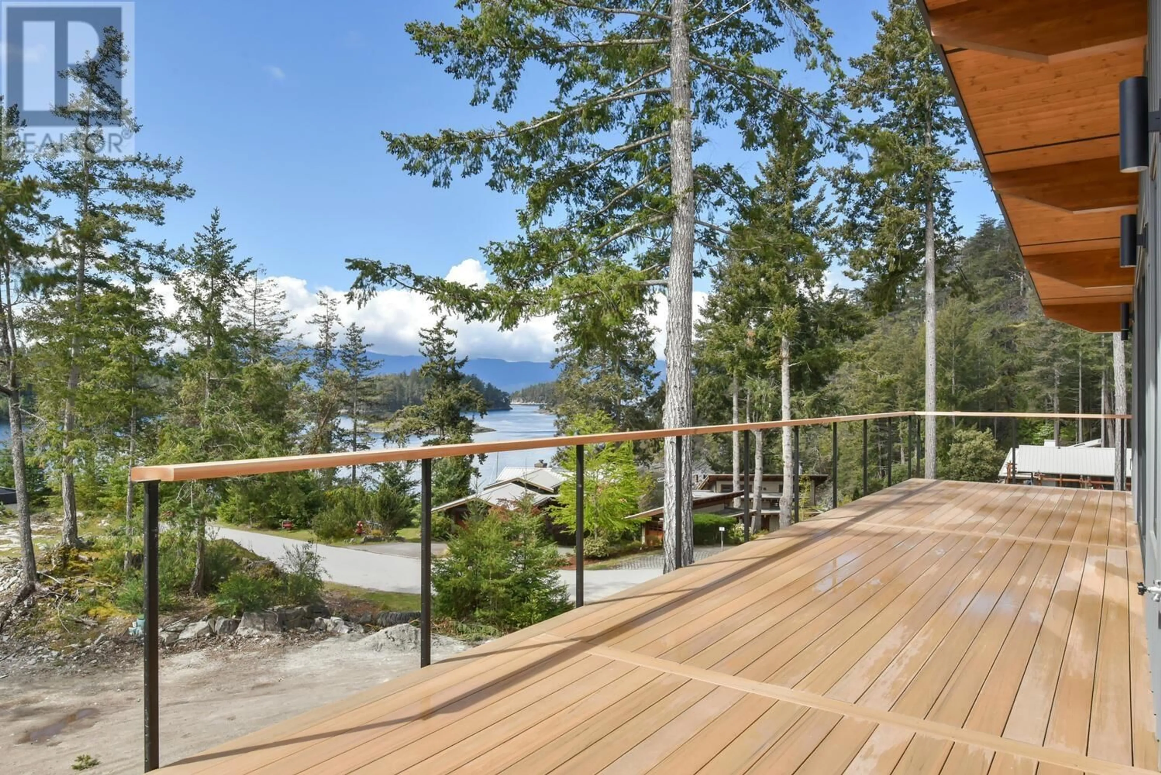 Patio, cottage for 13246 PINEHAVEN HEIGHTS, Garden Bay British Columbia V0N1S1