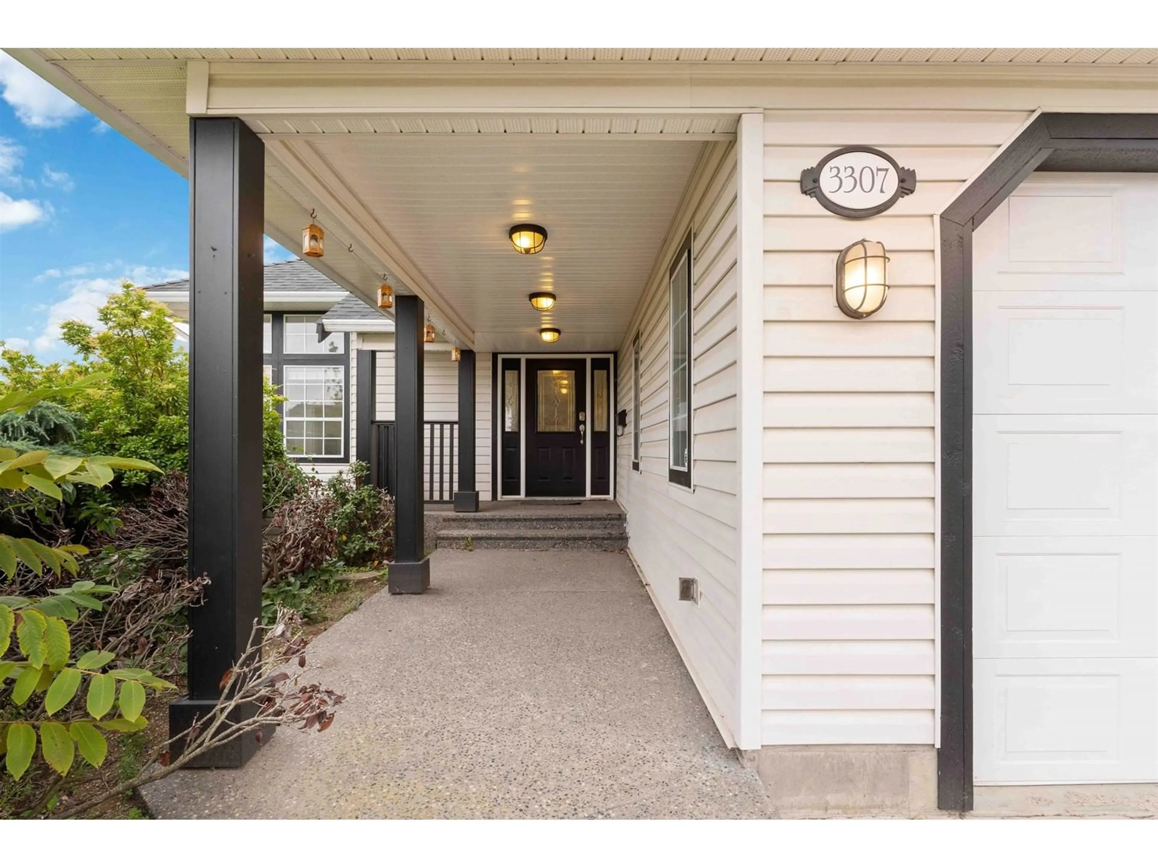 Indoor entryway for 3307 ROCKHILL PLACE, Abbotsford British Columbia V2T5J7