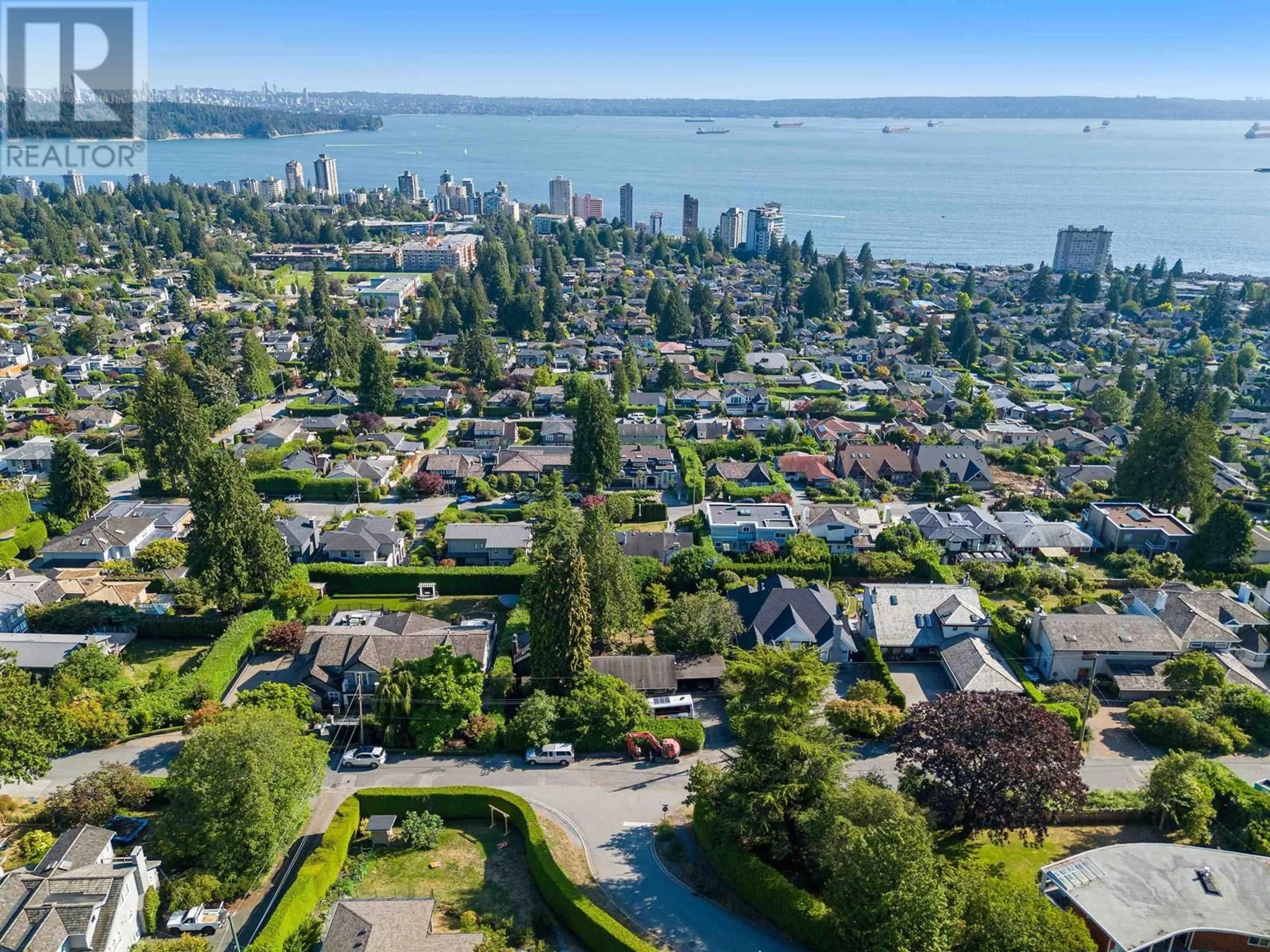 A pic from outside/outdoor area/front of a property/back of a property/a pic from drone, water/lake/river/ocean view for 2234 OTTAWA AVENUE, West Vancouver British Columbia V7V2S6