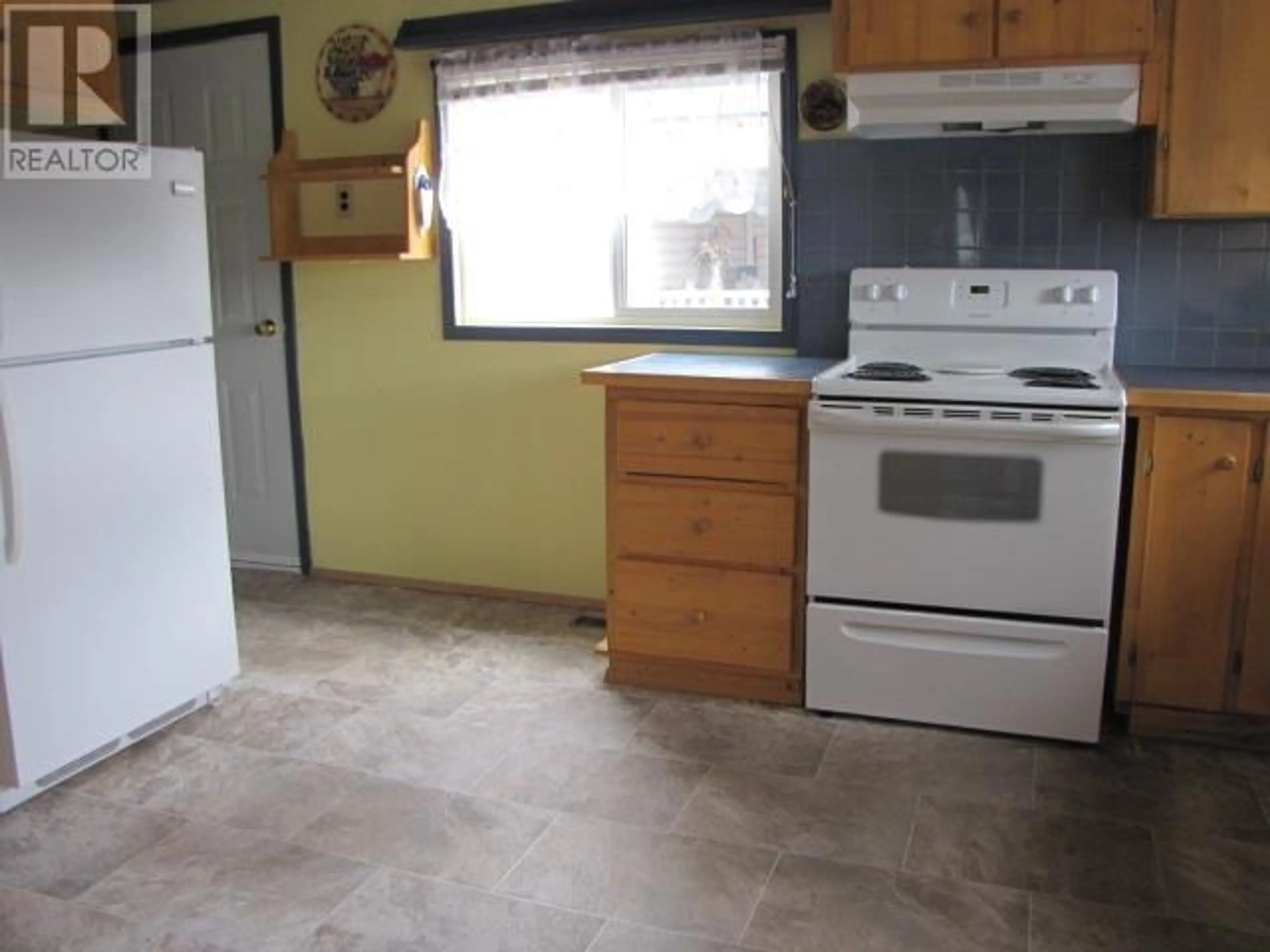 Standard kitchen, unknown floor, cottage for 26 1700 S BROADWAY AVENUE, Williams Lake British Columbia V2G2W5