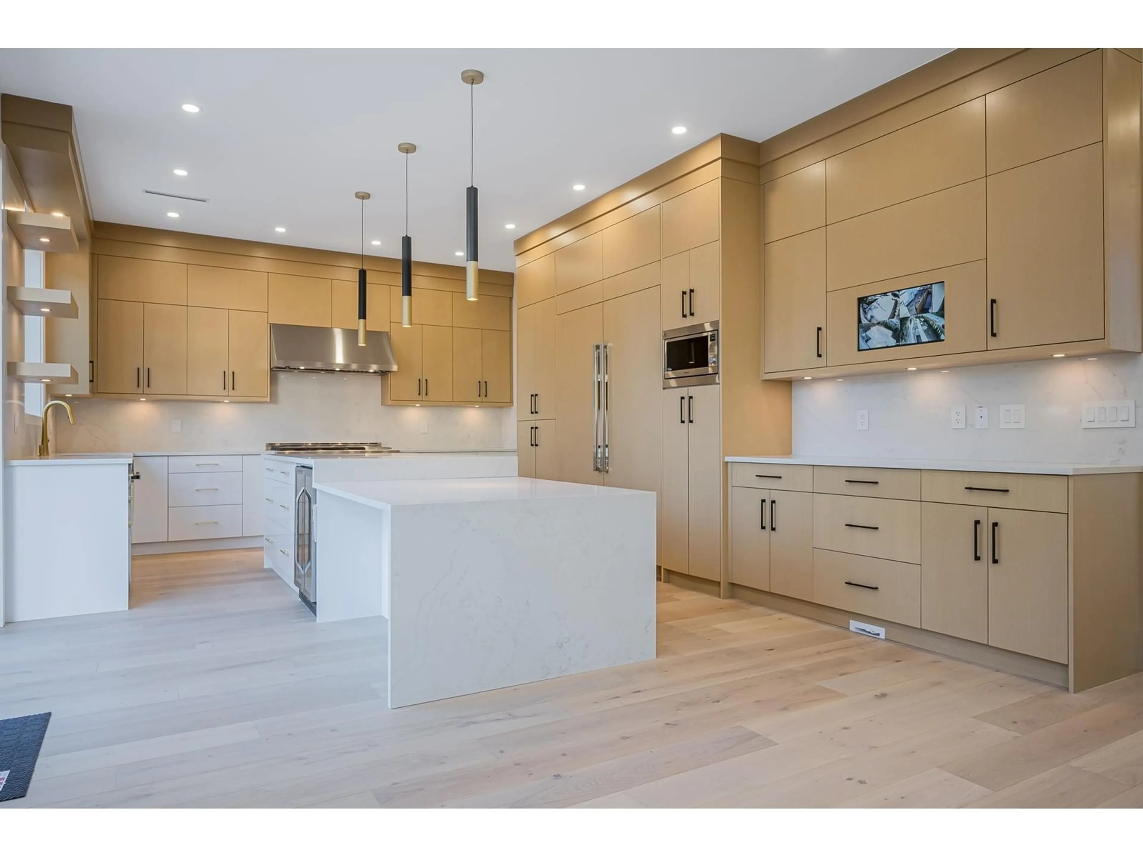 Contemporary kitchen for 2712 201 STREET, Langley British Columbia V2Z0B6