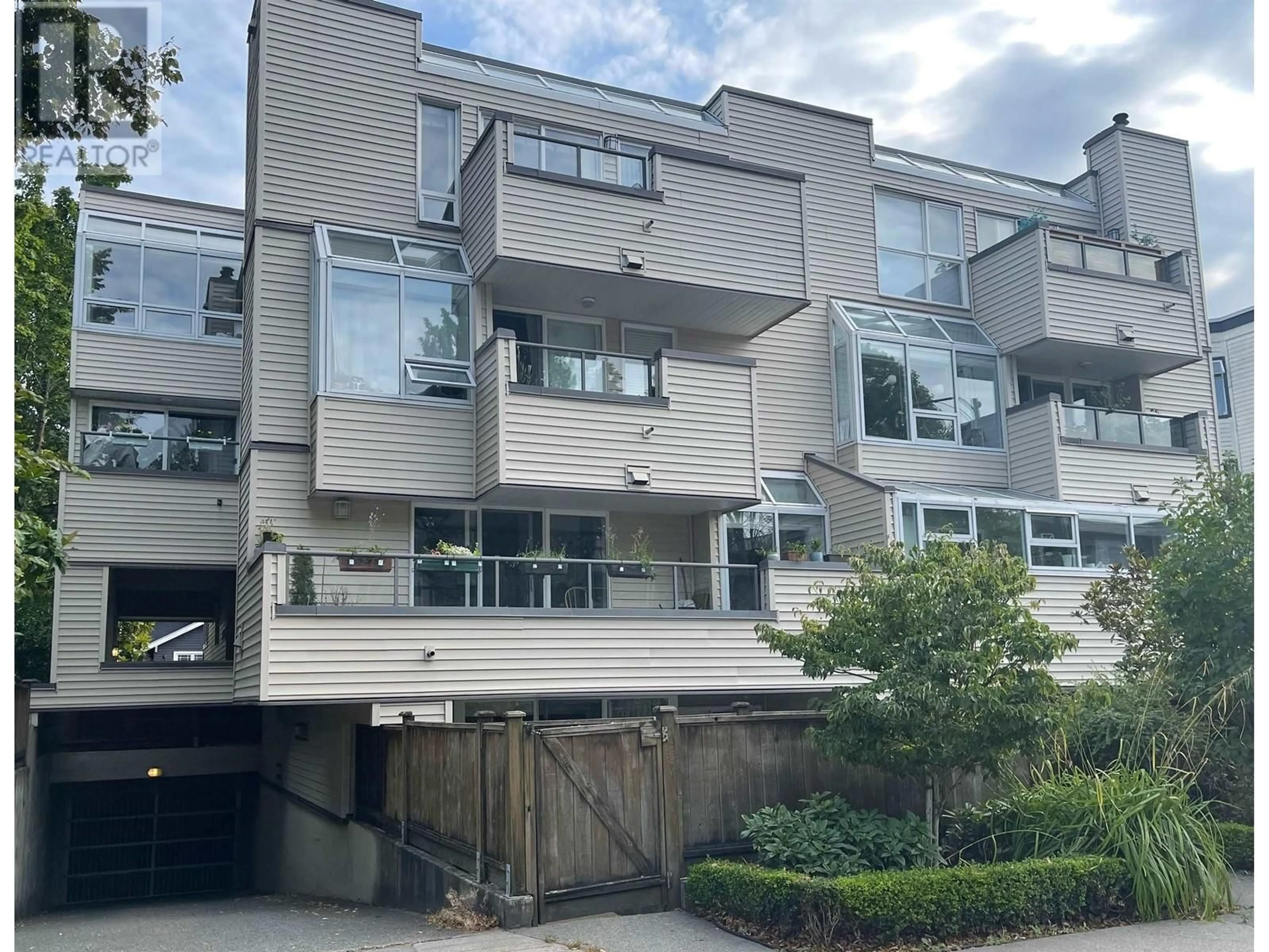 A pic from exterior of the house or condo, the front or back of building for 8 3250 W 4TH AVENUE, Vancouver British Columbia V6K1R9