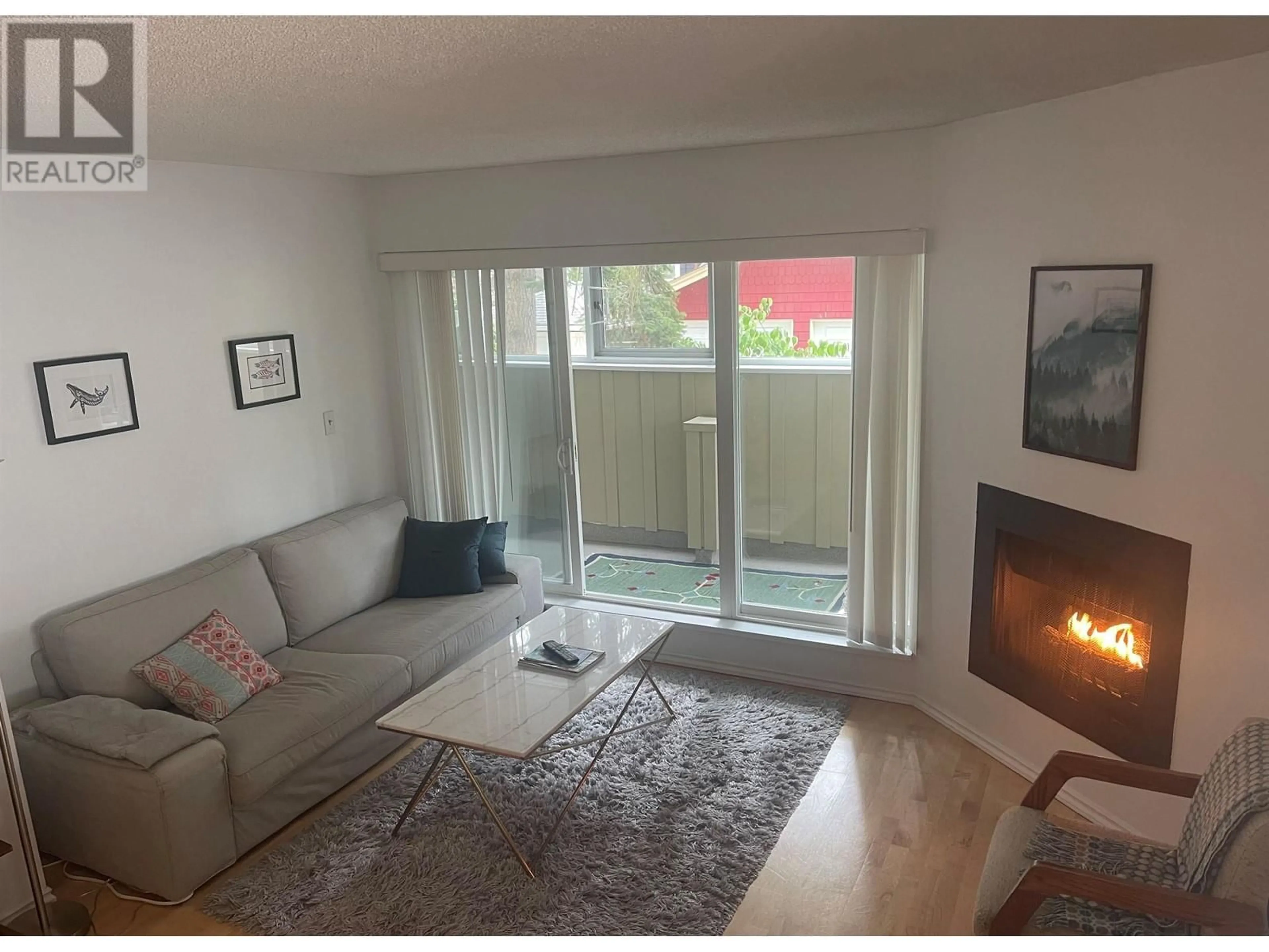 Living room, wood floors for 8 3250 W 4TH AVENUE, Vancouver British Columbia V6K1R9