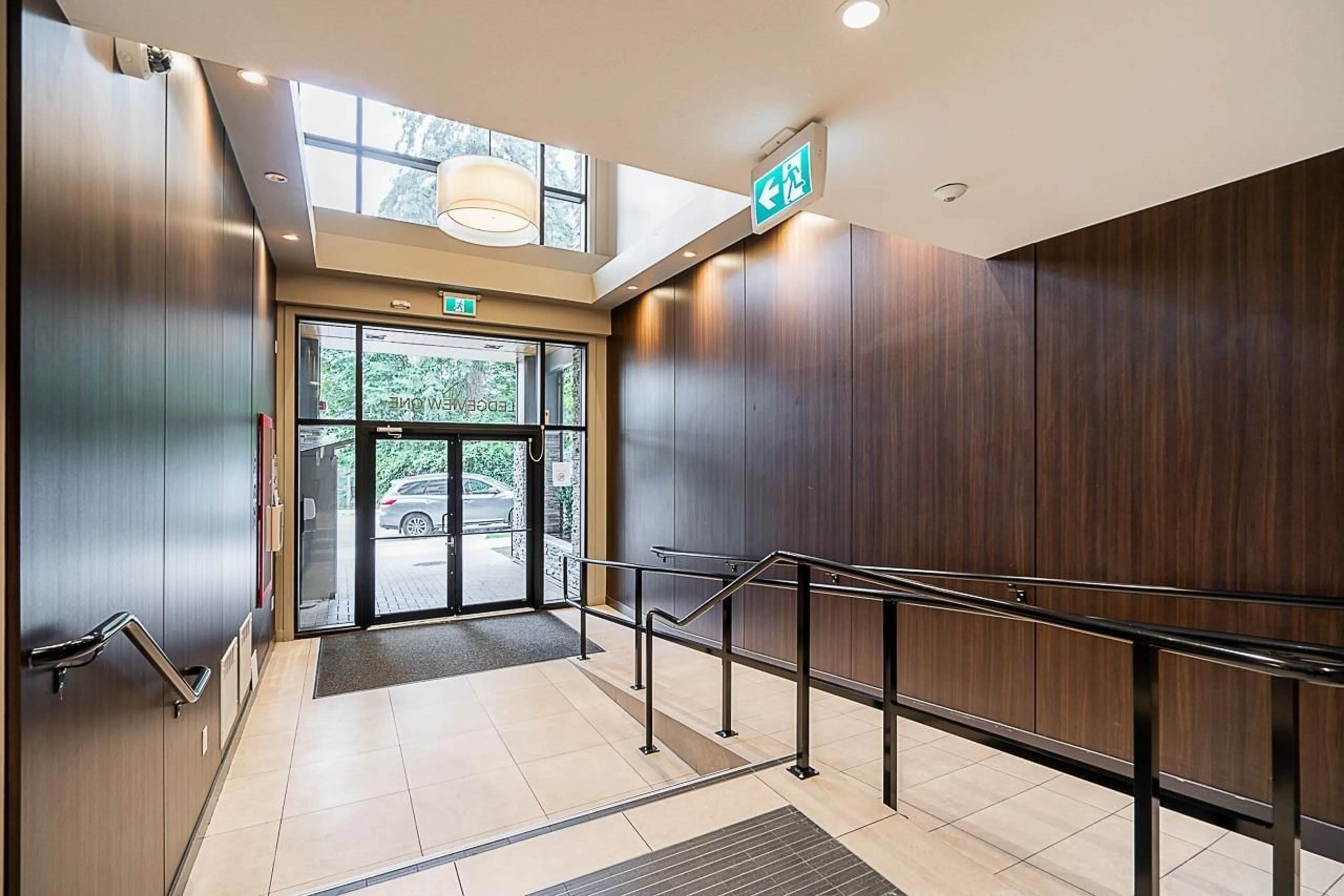 Indoor foyer, unknown floor for 429 11077 RAVINE ROAD, Surrey British Columbia V3T0R7