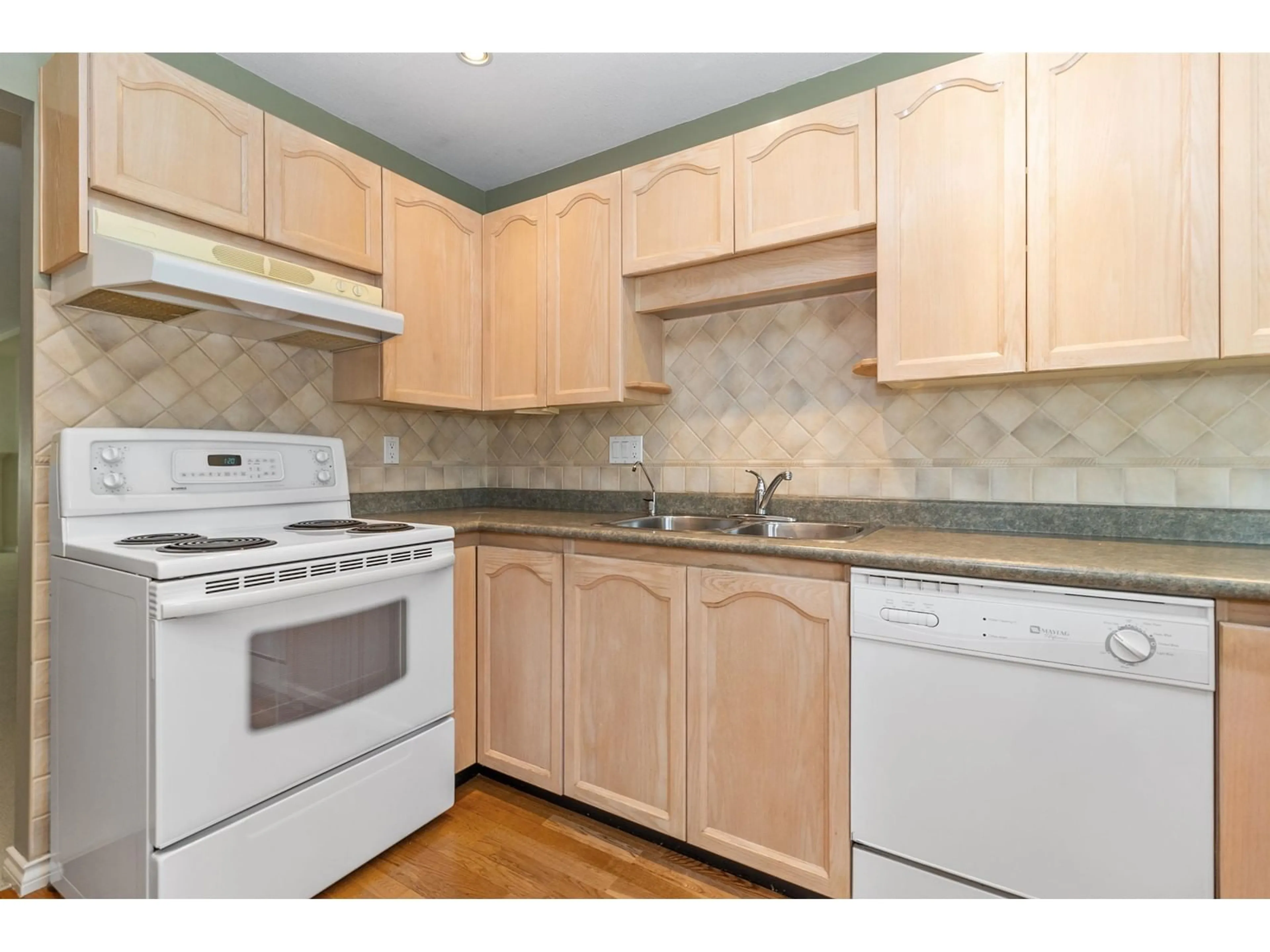 Standard kitchen, wood floors for 15 3115 TRAFALGAR STREET, Abbotsford British Columbia V2S8C5