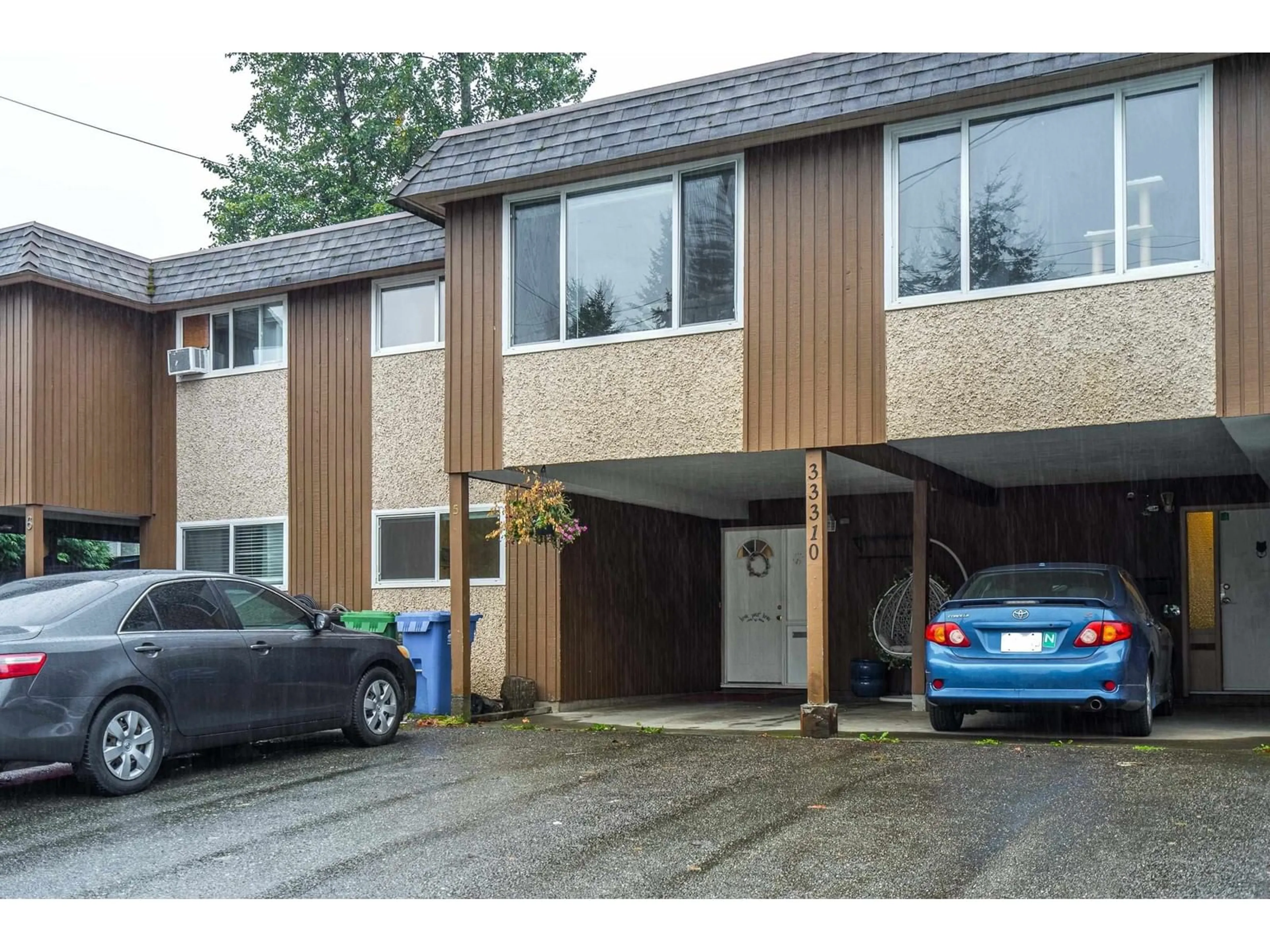 A pic from exterior of the house or condo, the front or back of building for 5 33310 WESTBURY AVENUE, Abbotsford British Columbia V2S1C2