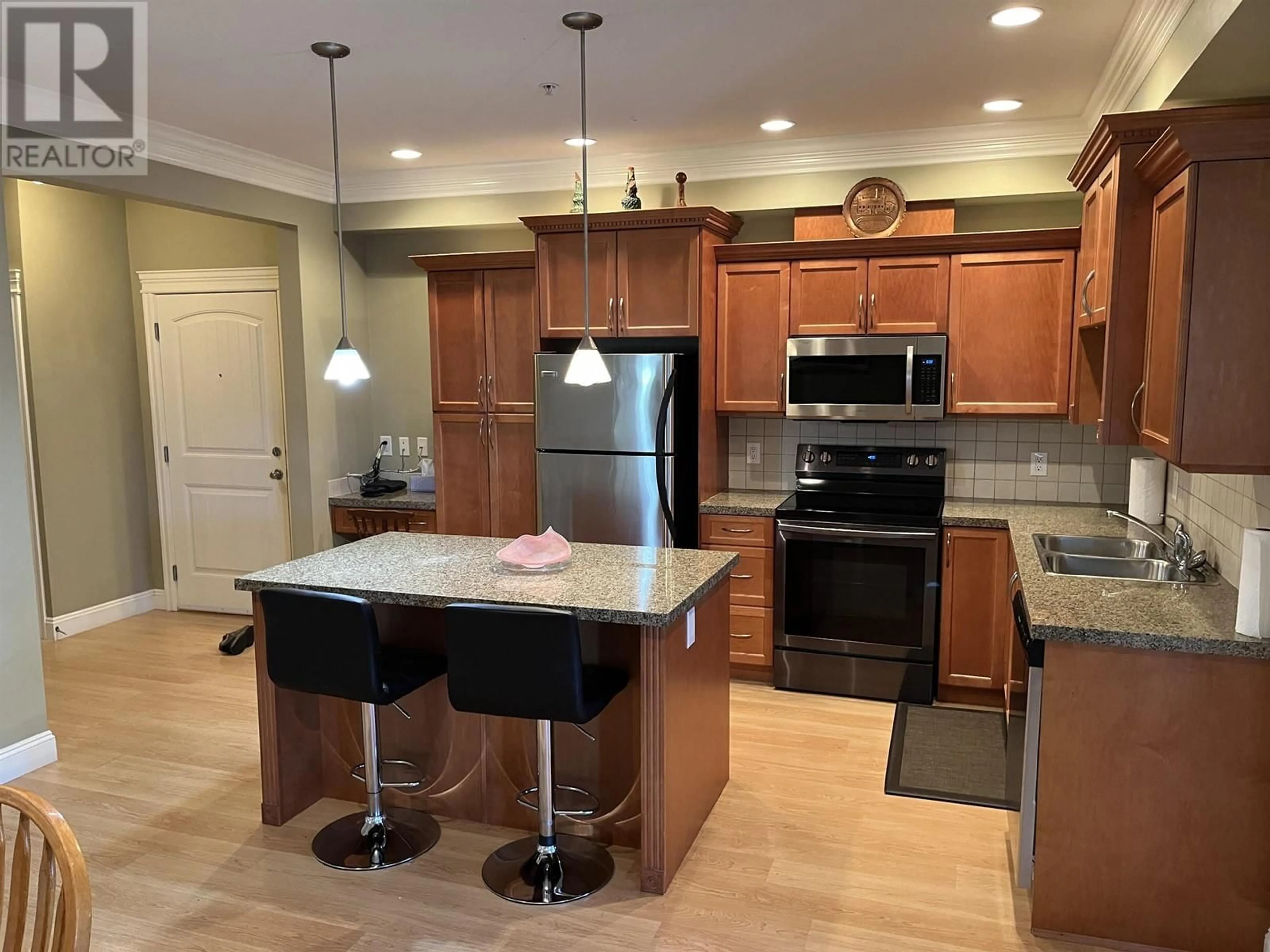 Open concept kitchen for 204 22150 DEWDNEY TRUNK ROAD, Maple Ridge British Columbia V2X3H6