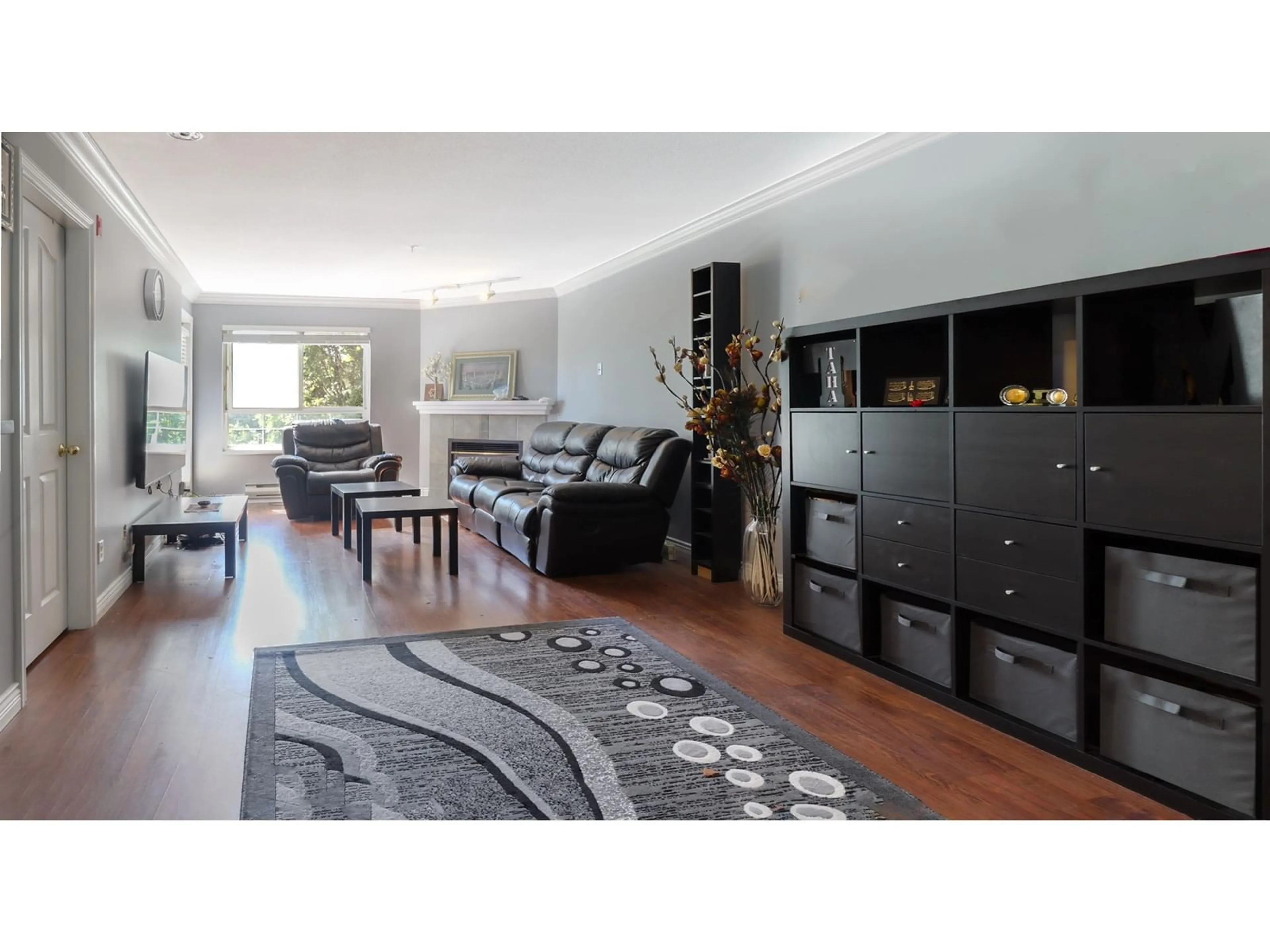 Living room with furniture, wood/laminate floor for 315 - 8110 120A, Surrey British Columbia V3W3P3