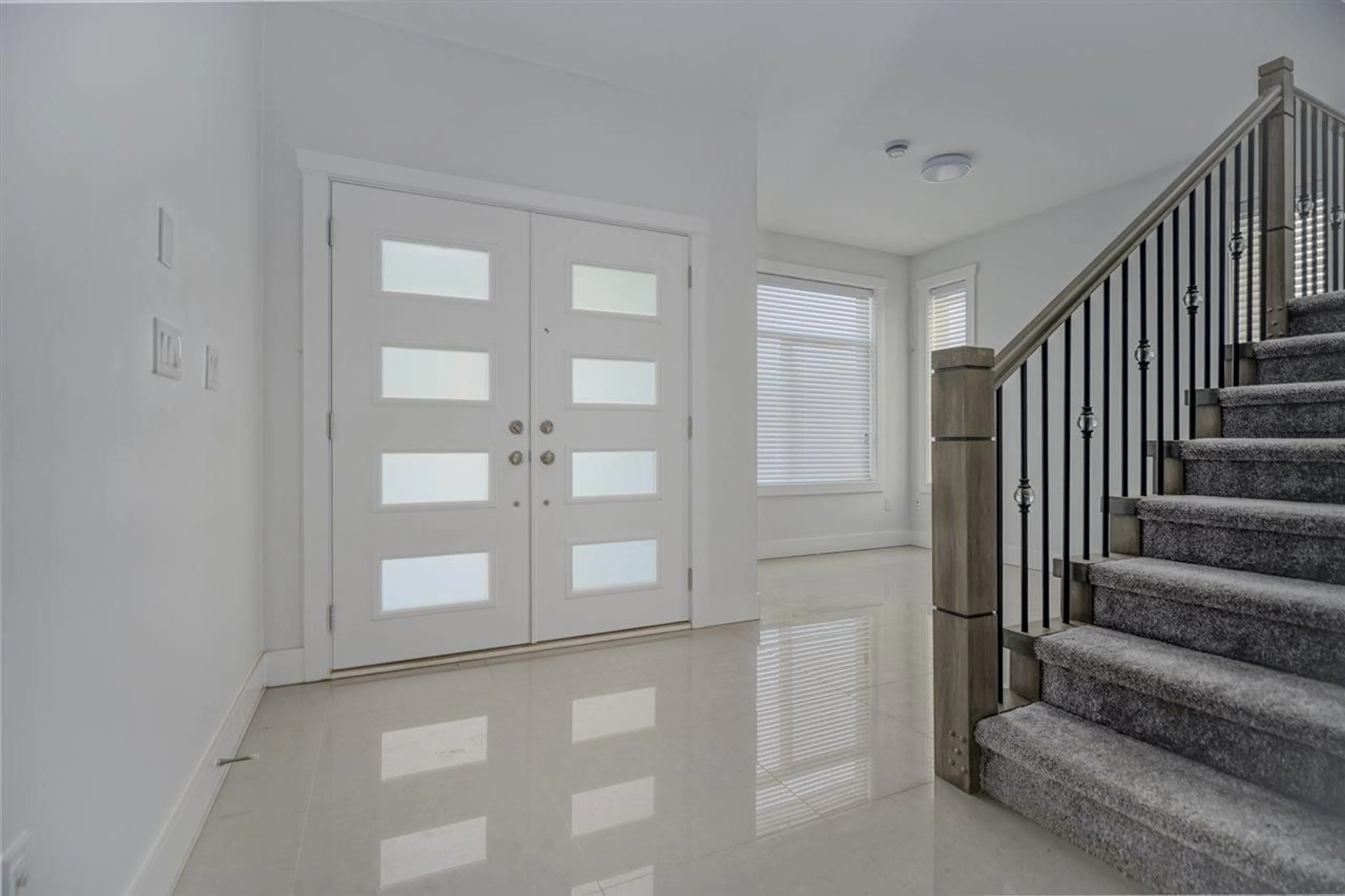 Indoor entryway, wood floors for 8960 VINES STREET, Chilliwack British Columbia V2P3X7