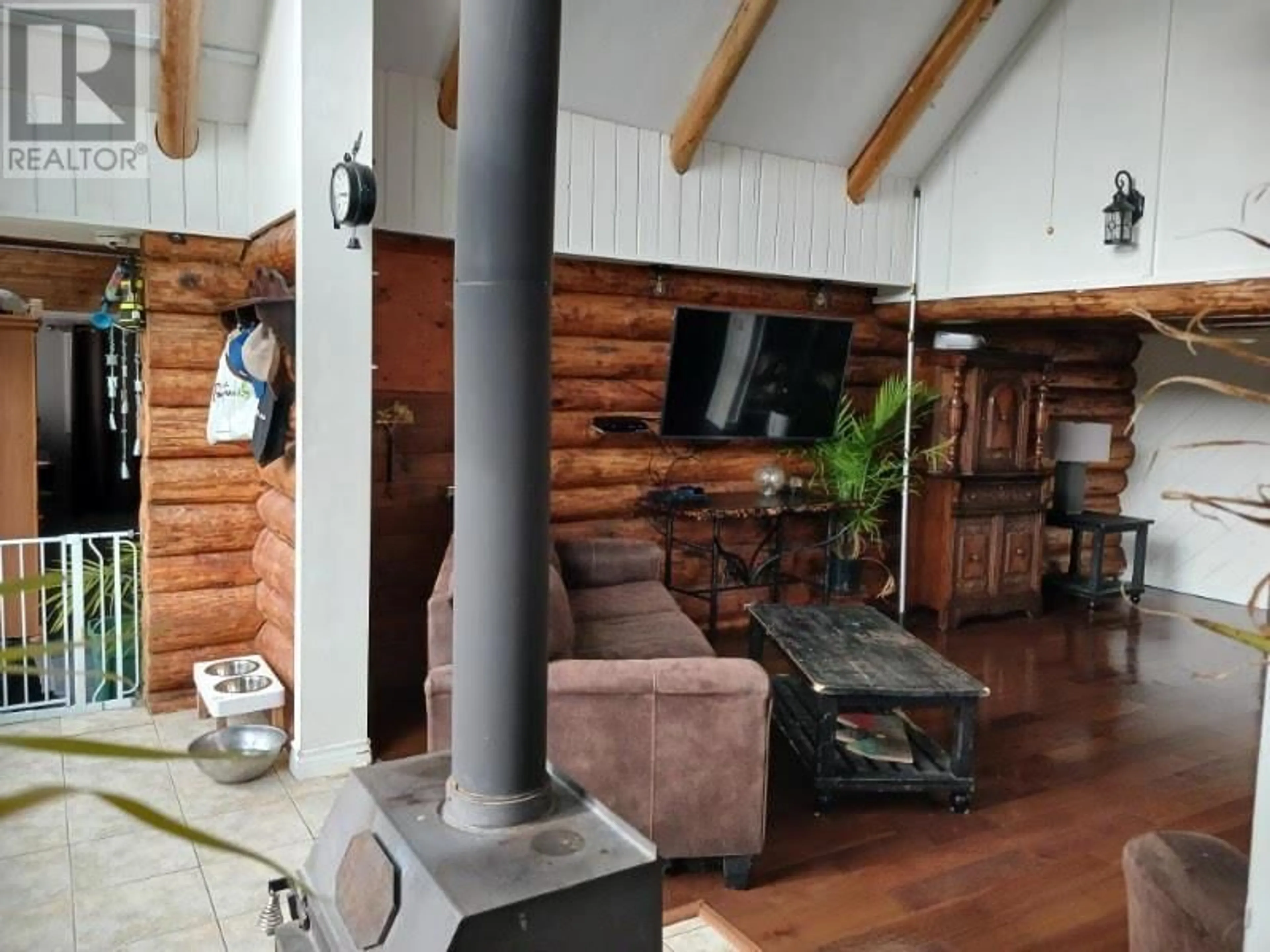 Living room, wood floors for 3168 COPELAND ROAD, Quesnel British Columbia V2J6P7