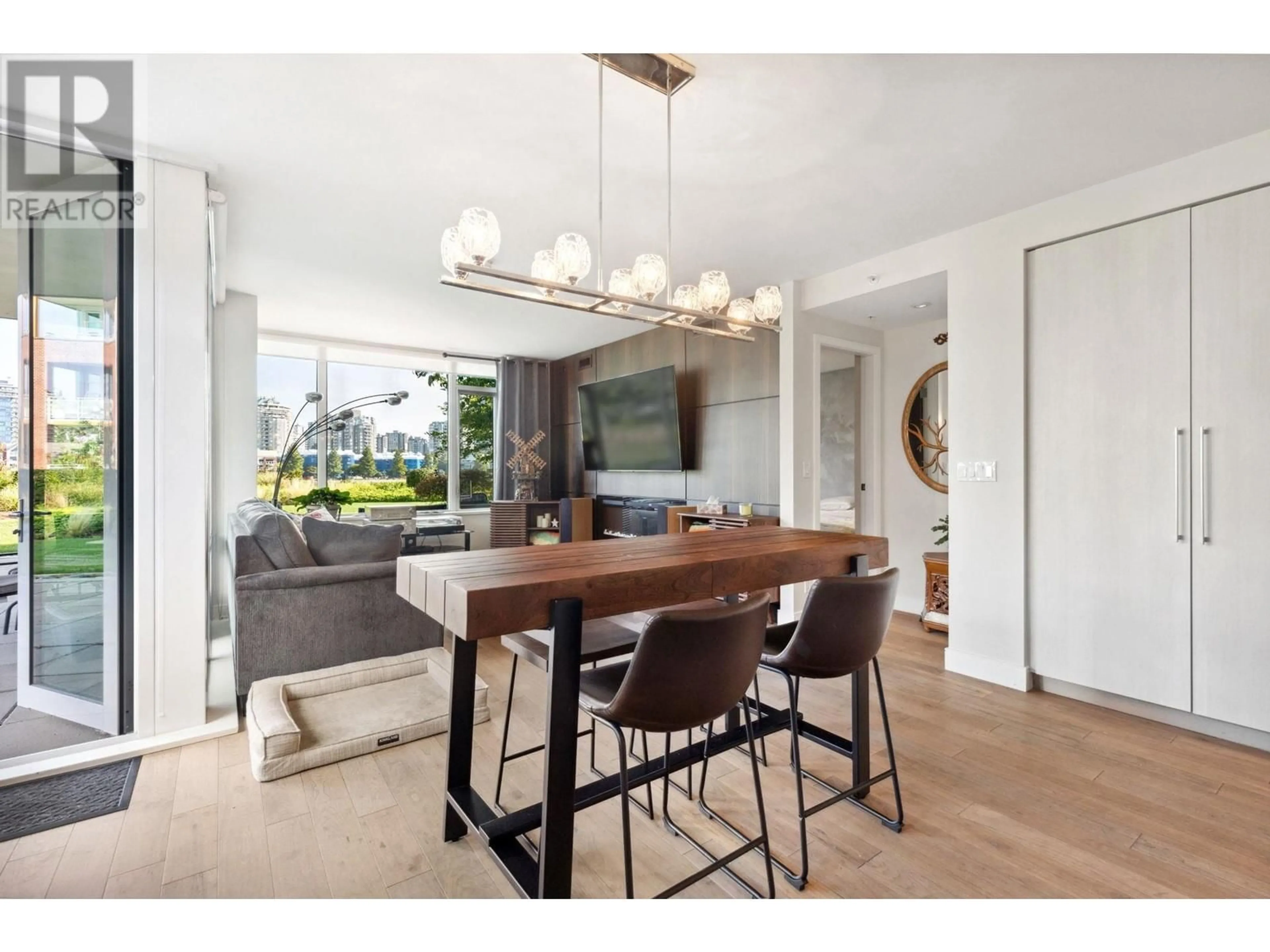 Dining room, wood floors for 204 210 SALTER STREET, New Westminster British Columbia V3M0J9