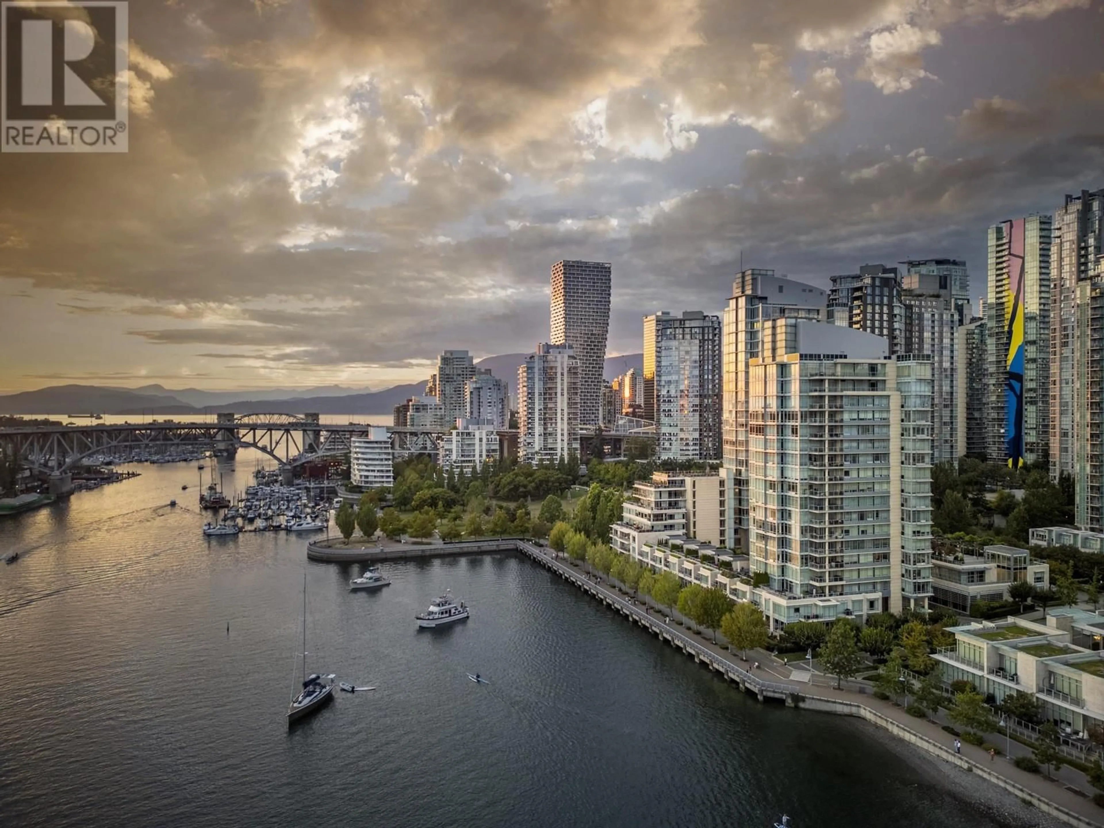 A pic from exterior of the house or condo, the view of city buildings for 2002 1515 HOMER MEWS, Vancouver British Columbia V6Z3E8